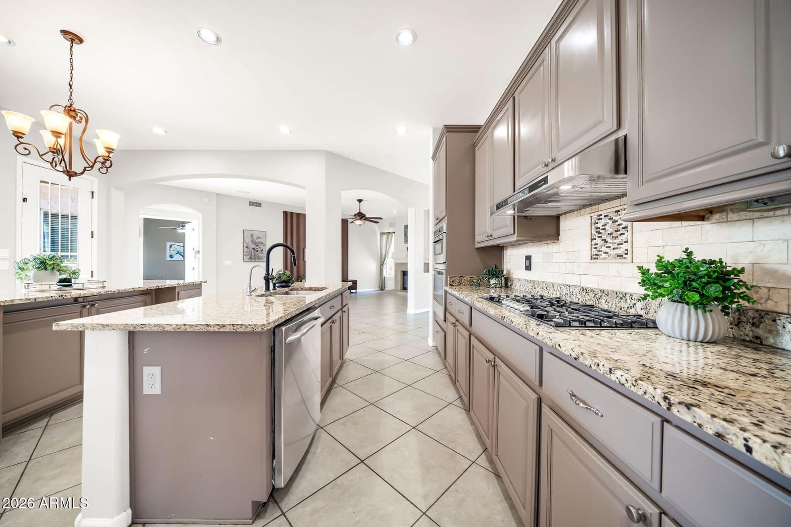 6521 W HILL Lane, Glendale, AZ 85310 — photo 14 of 54