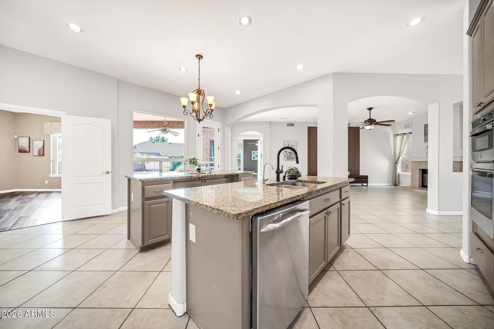 6521 W HILL Lane, Glendale, AZ 85310 — photo 15 of 54