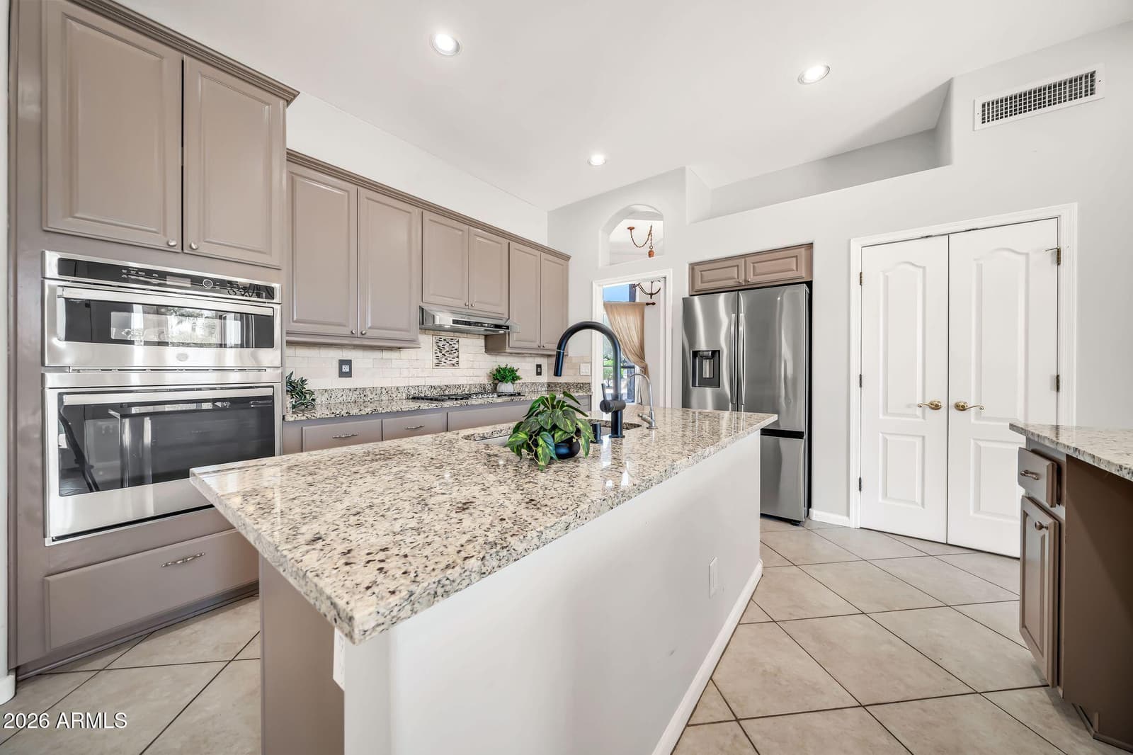 6521 W HILL Lane, Glendale, AZ 85310 — photo 17 of 54