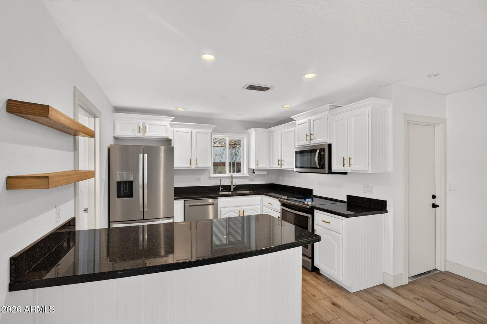 705 N ORACLE Circle, Mesa, AZ 85203 — photo 3 of 38