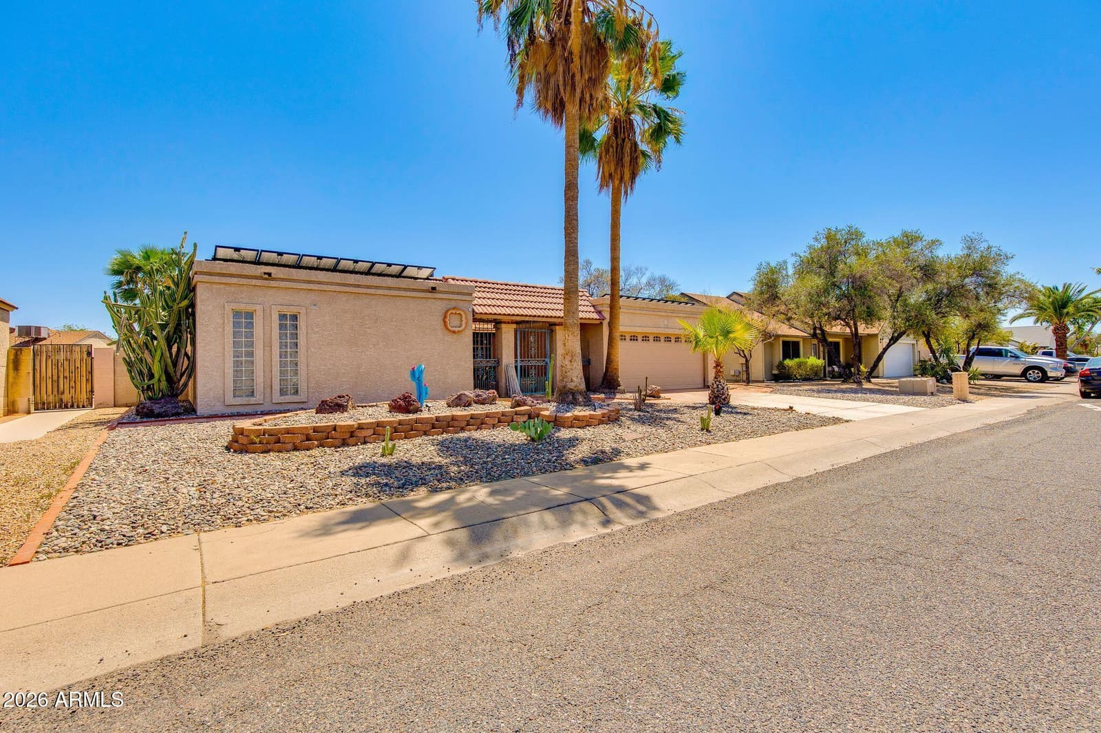 825 E PIUTE Avenue, Phoenix, AZ 85024 — photo 2 of 50
