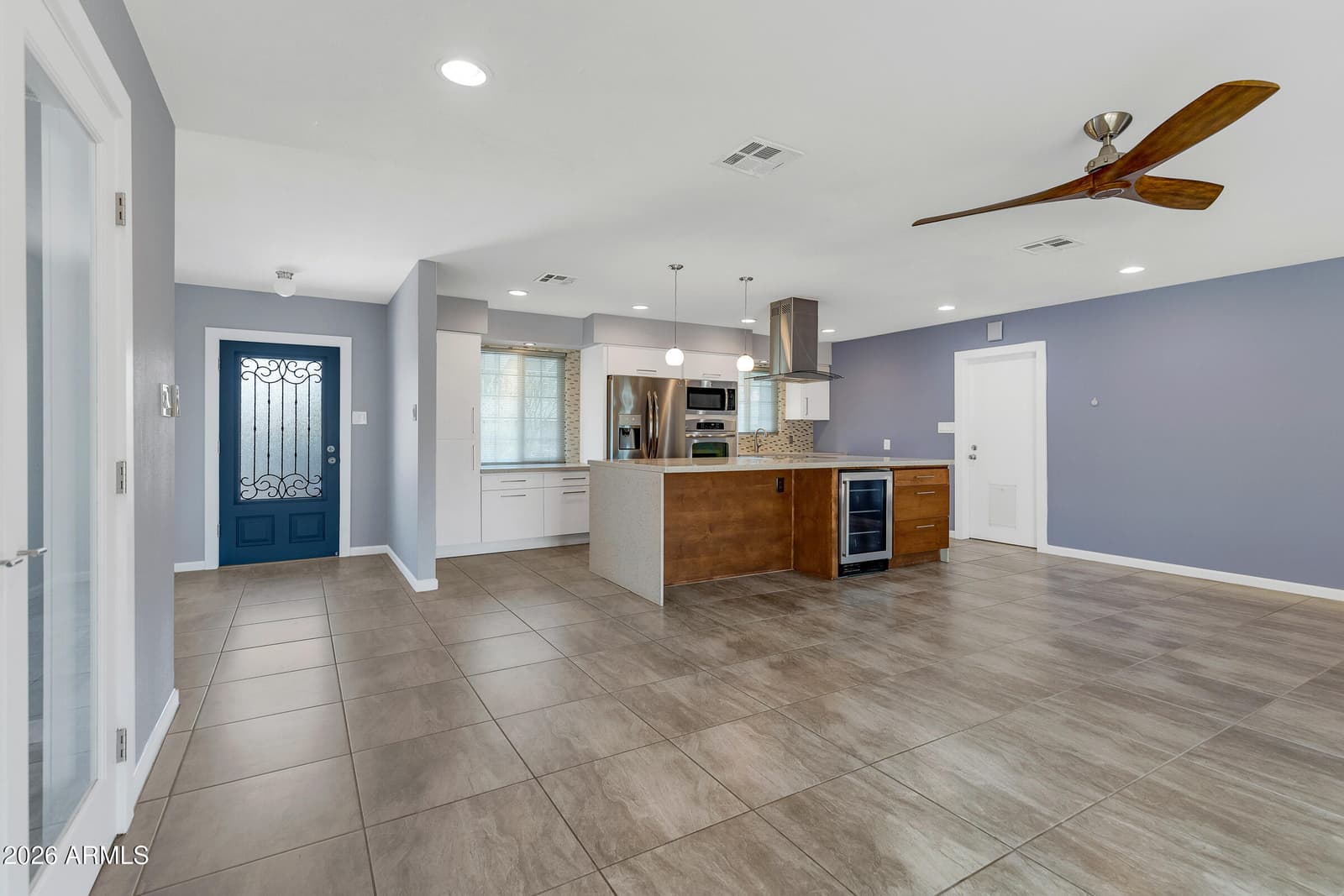 817 W OREGON Avenue, Phoenix, AZ 85013 — photo 6 of 26