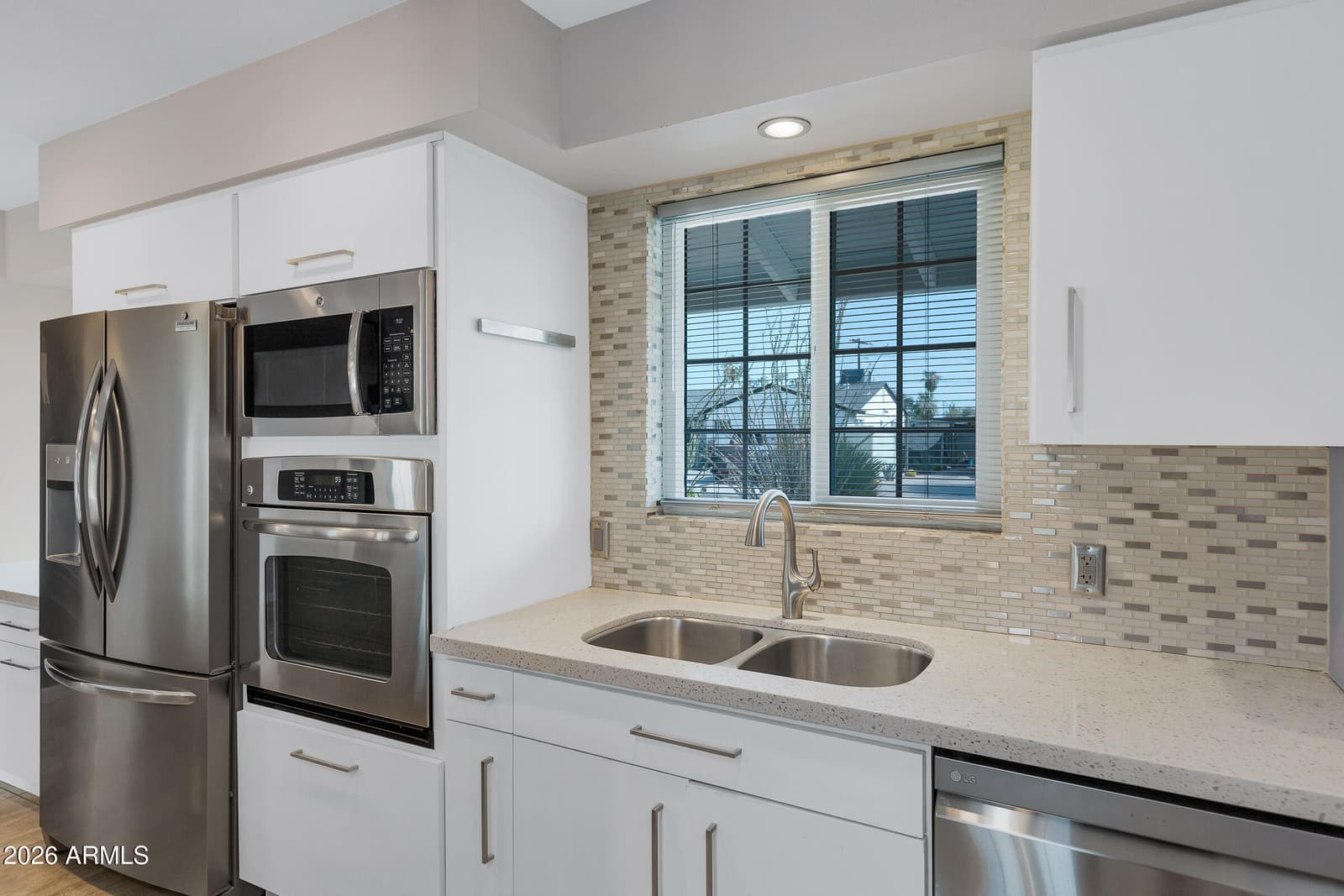 817 W OREGON Avenue, Phoenix, AZ 85013 — photo 9 of 26