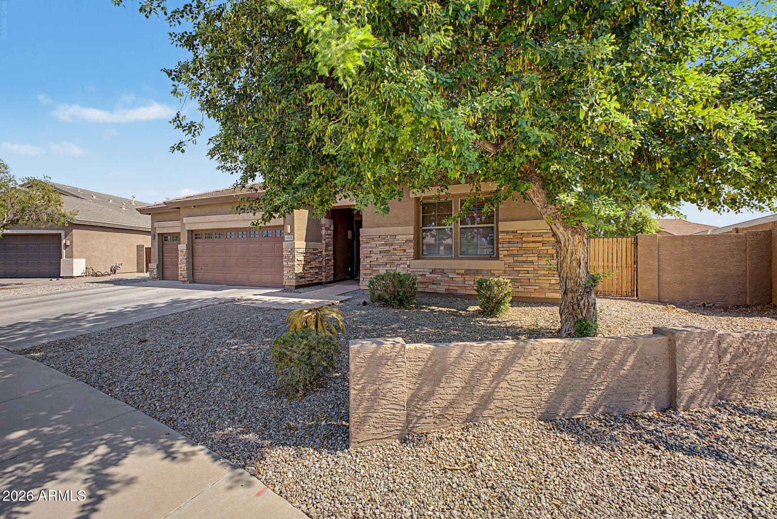 8602 W HELEN Lane, Glendale, AZ 85305 — photo 7 of 48