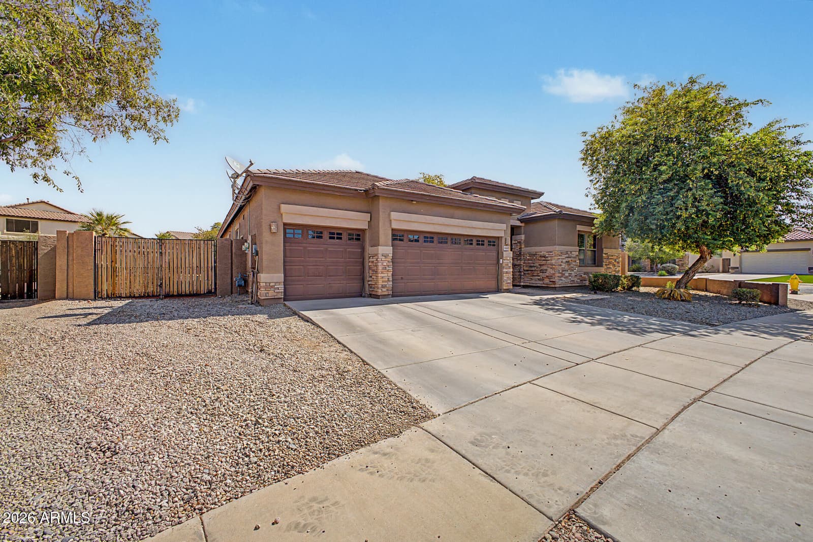 8602 W HELEN Lane, Glendale, AZ 85305 — photo 8 of 48
