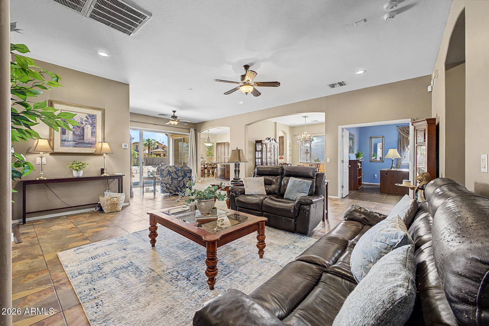8602 W HELEN Lane, Glendale, AZ 85305 — photo 11 of 48