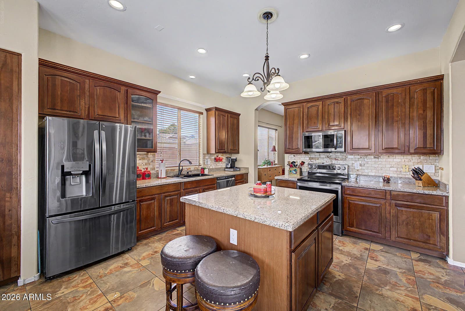 8602 W HELEN Lane, Glendale, AZ 85305 — photo 3 of 48