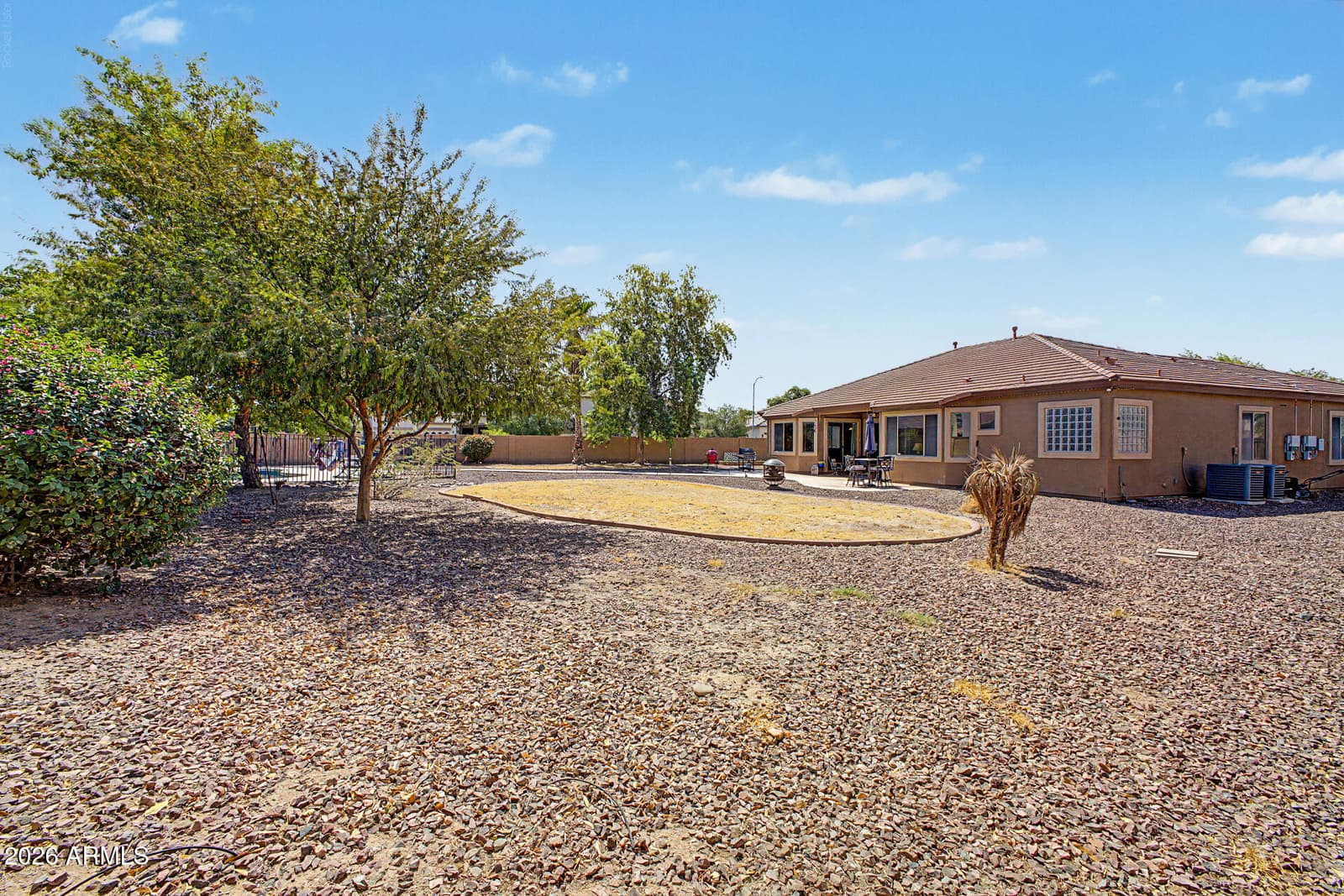 8602 W HELEN Lane, Glendale, AZ 85305 — photo 5 of 48