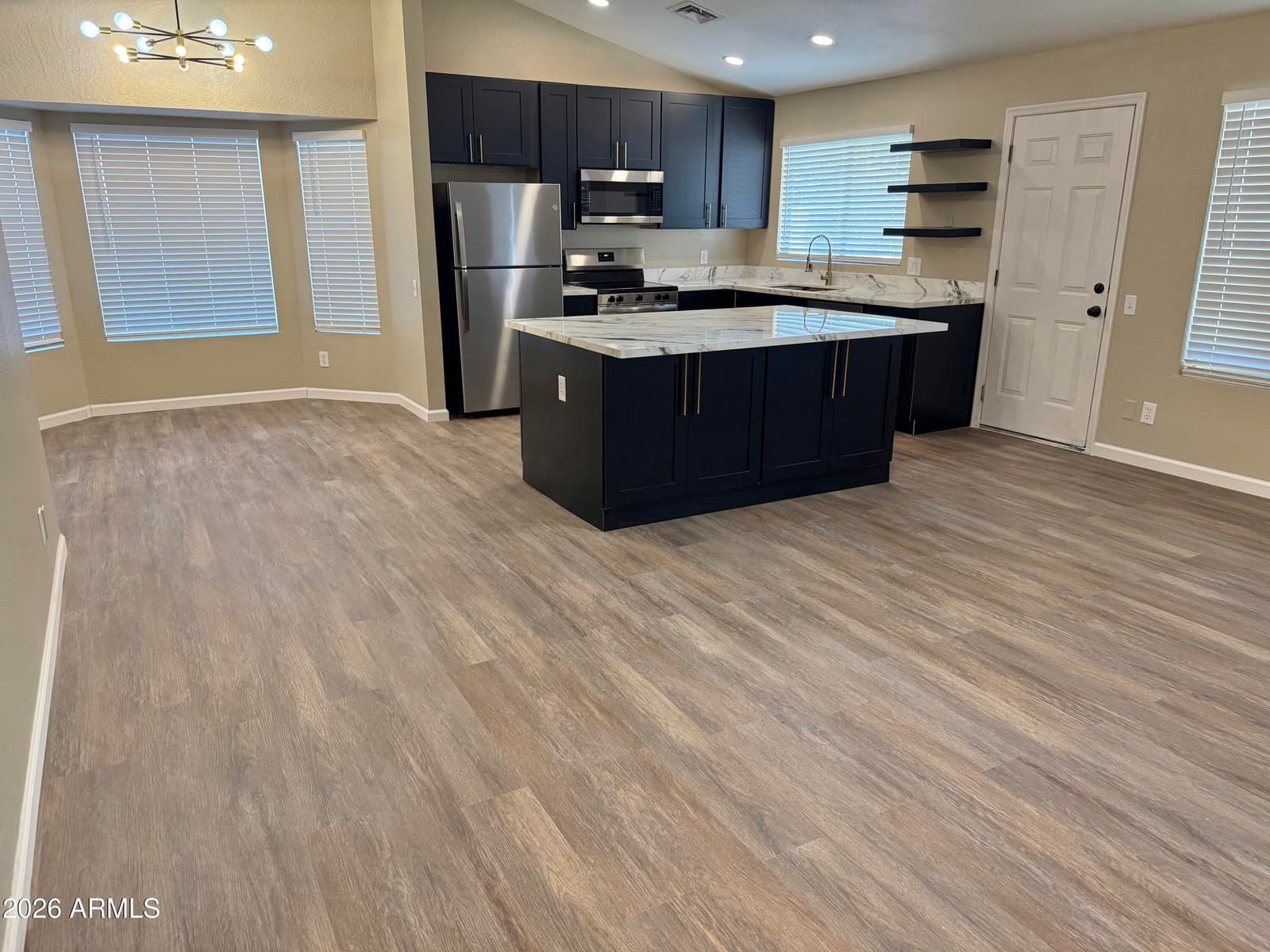 7925 W DREYFUS Drive, Peoria, AZ 85381 — photo 2 of 18