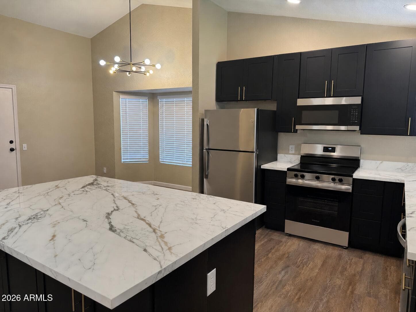 7925 W DREYFUS Drive, Peoria, AZ 85381 — photo 4 of 18