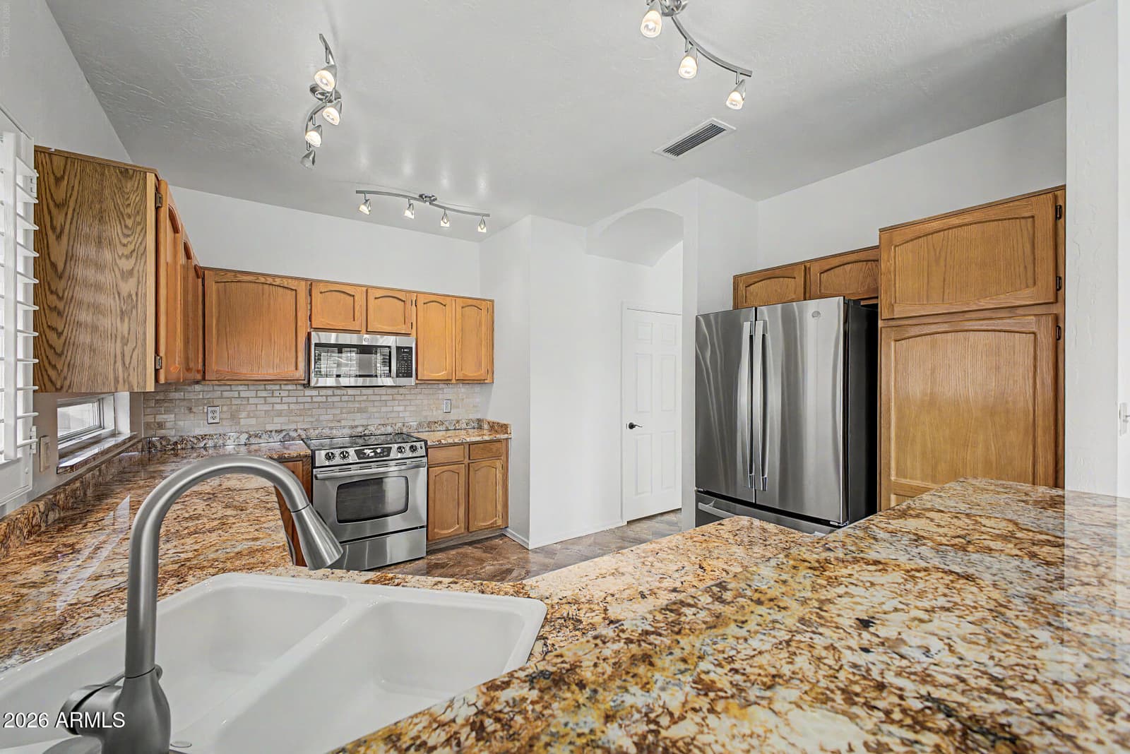 1527 N SINOVA, Mesa, AZ 85205 — photo 10 of 32
