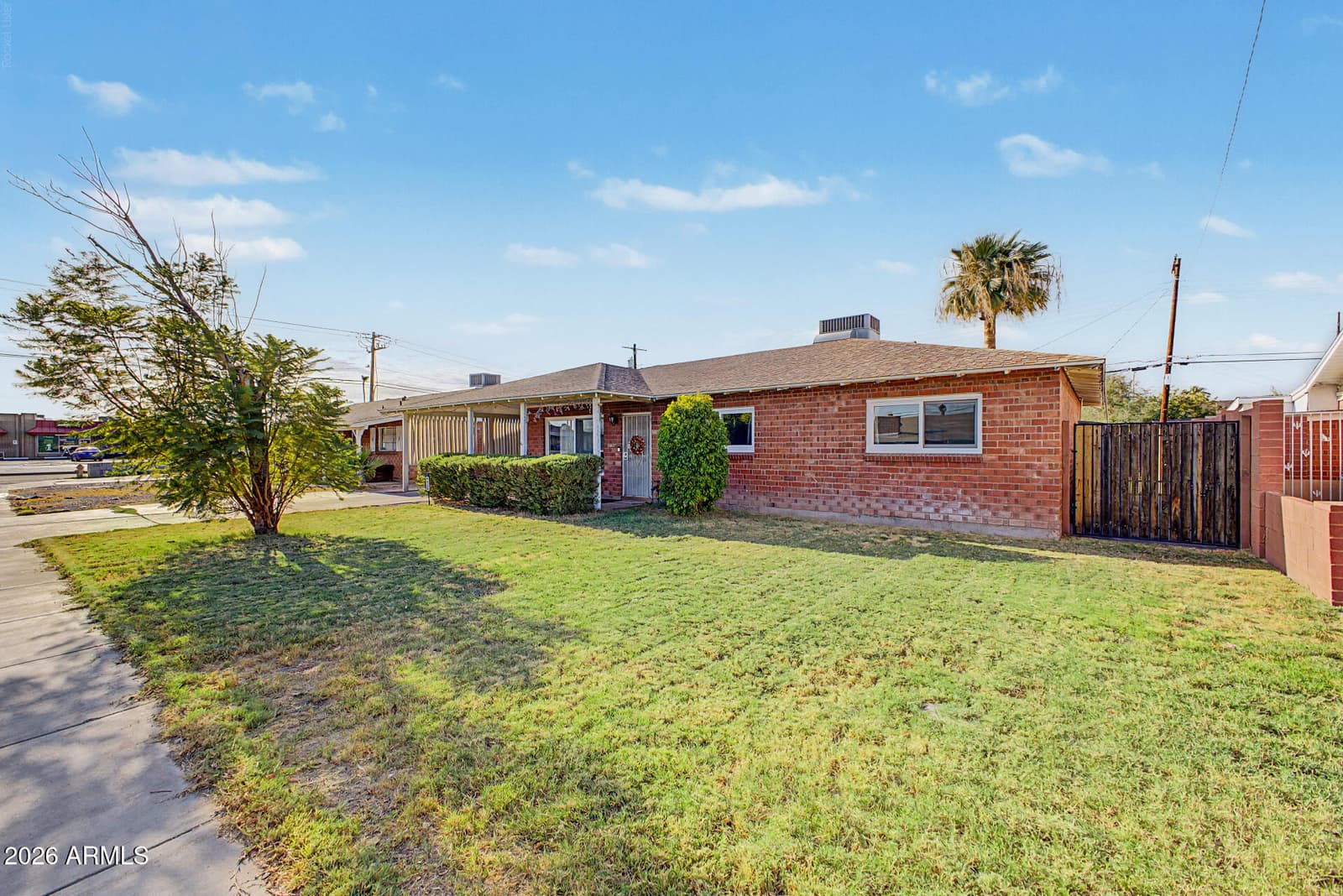 4250 W Keim Drive, Phoenix, AZ 85019 — photo 5 of 30