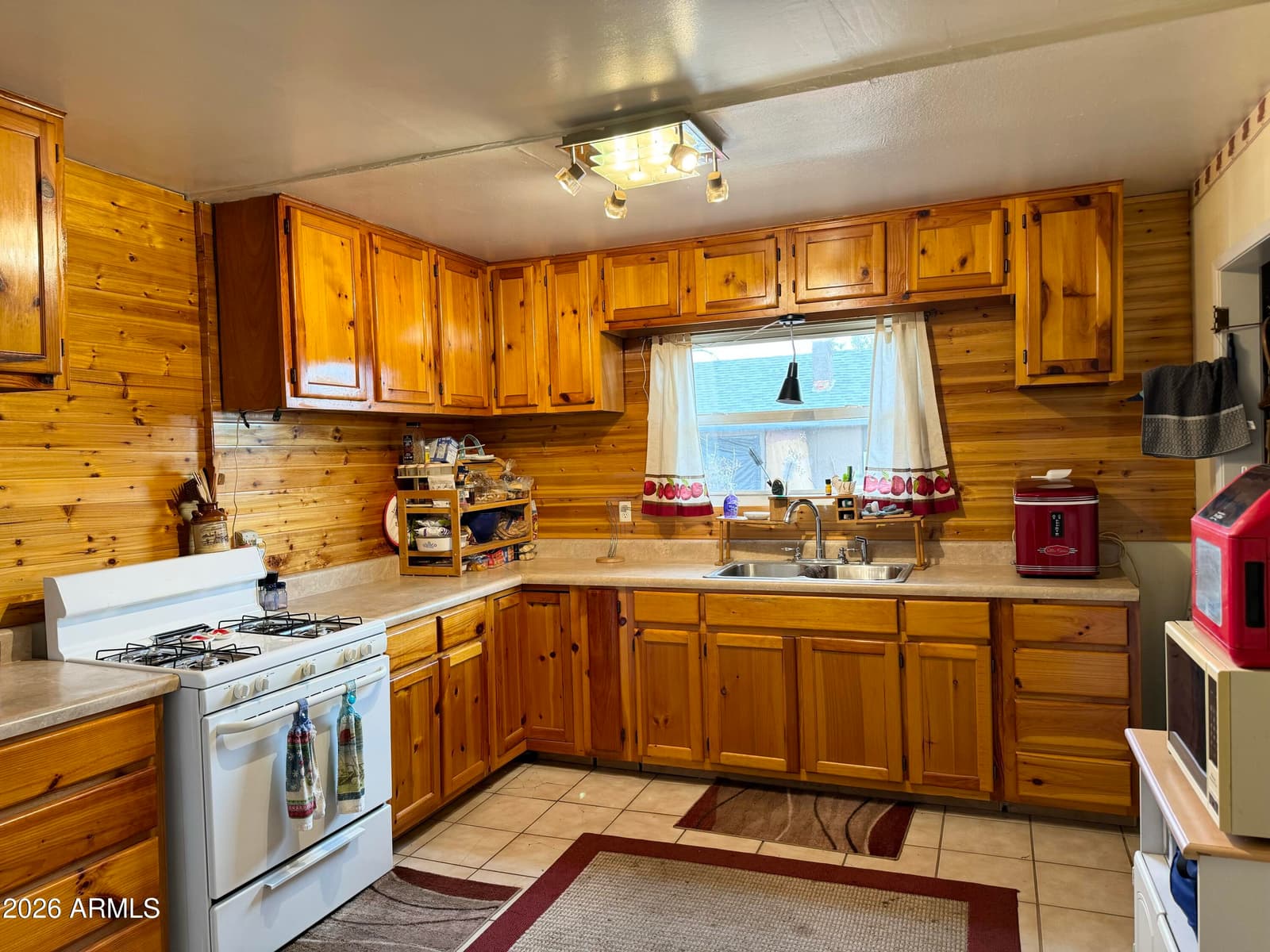 901 N PRAIRIE Avenue, Winslow, AZ 86047 — photo 1 of 18