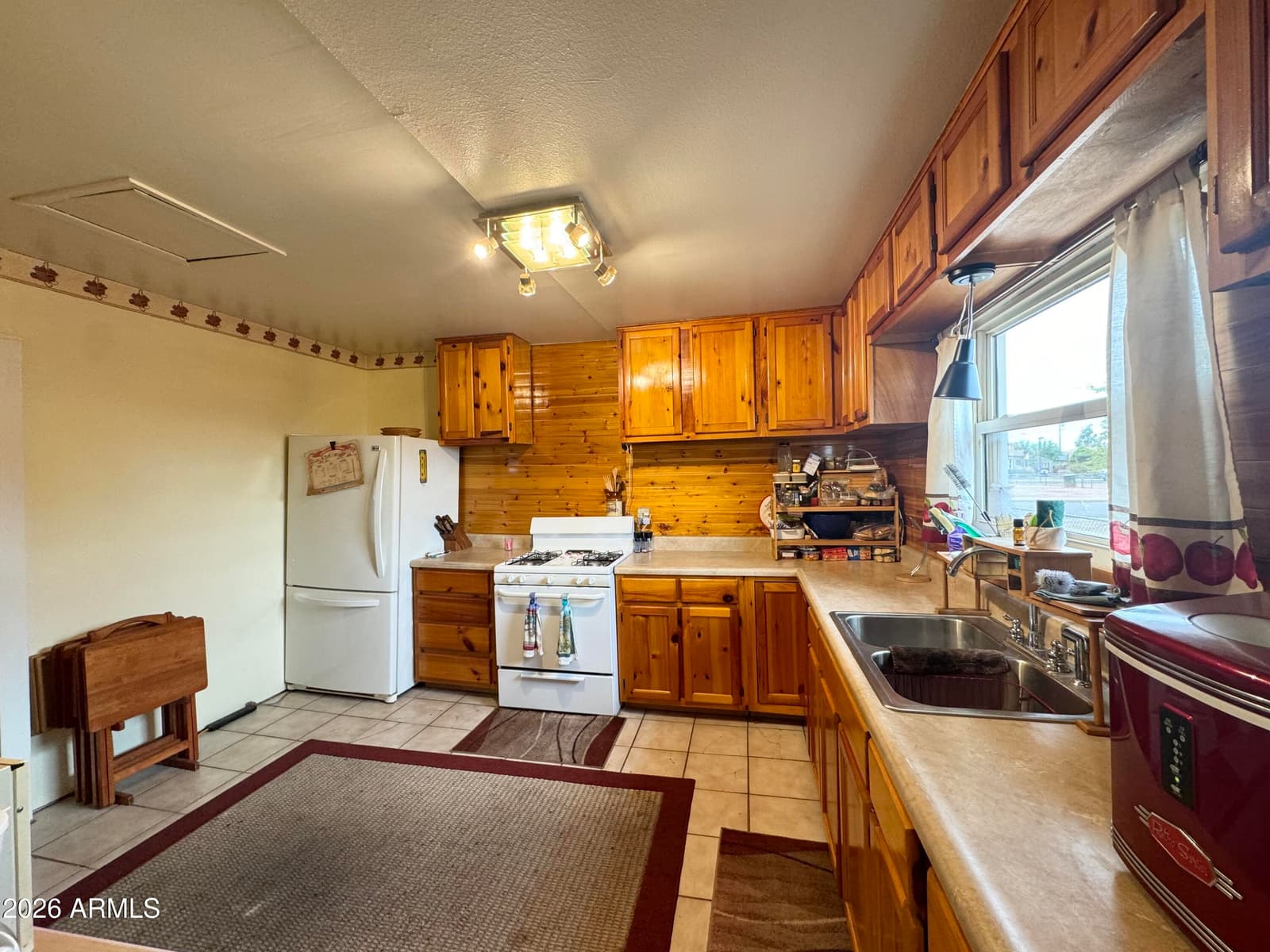 901 N PRAIRIE Avenue, Winslow, AZ 86047 — photo 2 of 18