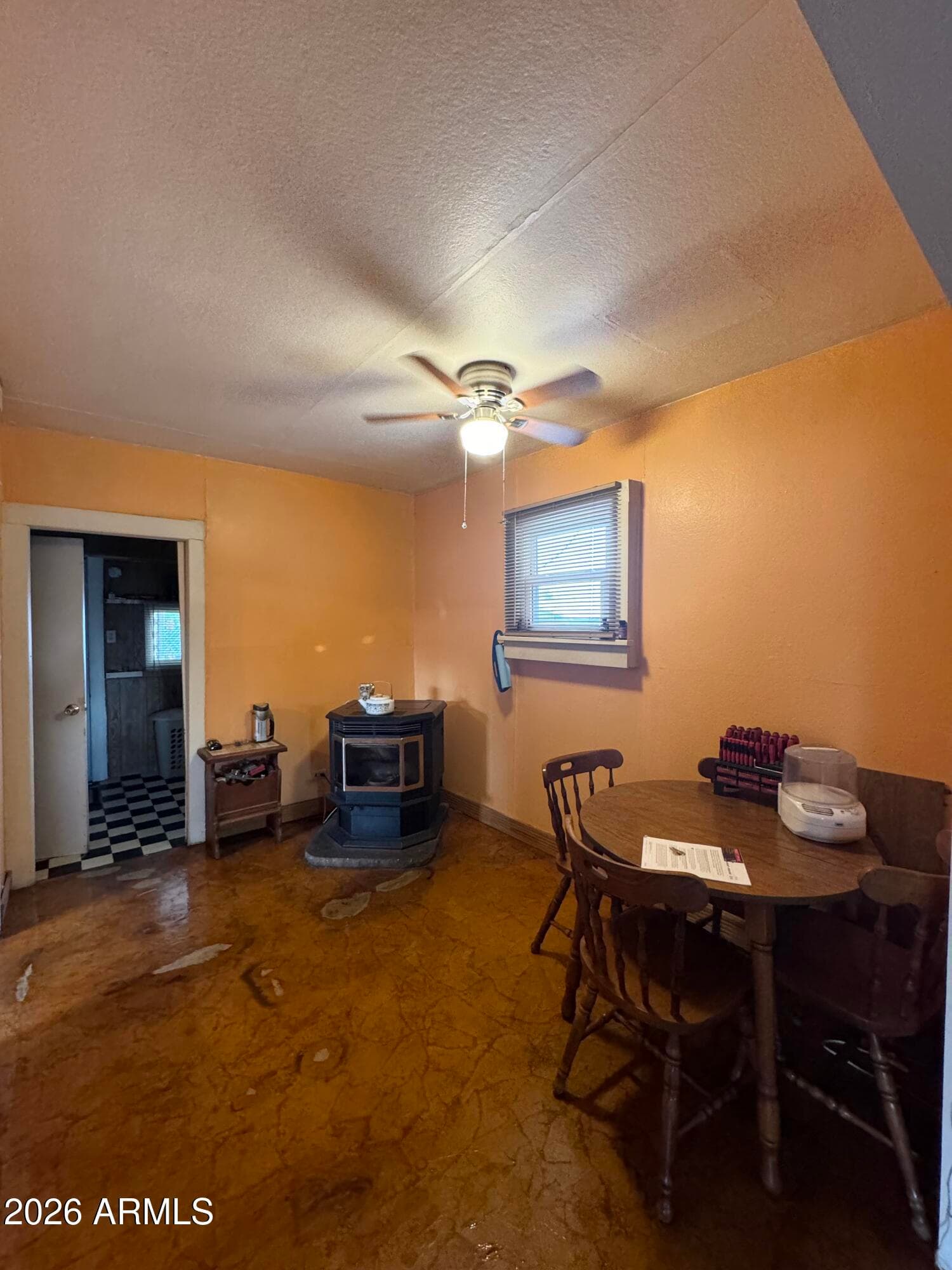 901 N PRAIRIE Avenue, Winslow, AZ 86047 — photo 4 of 18