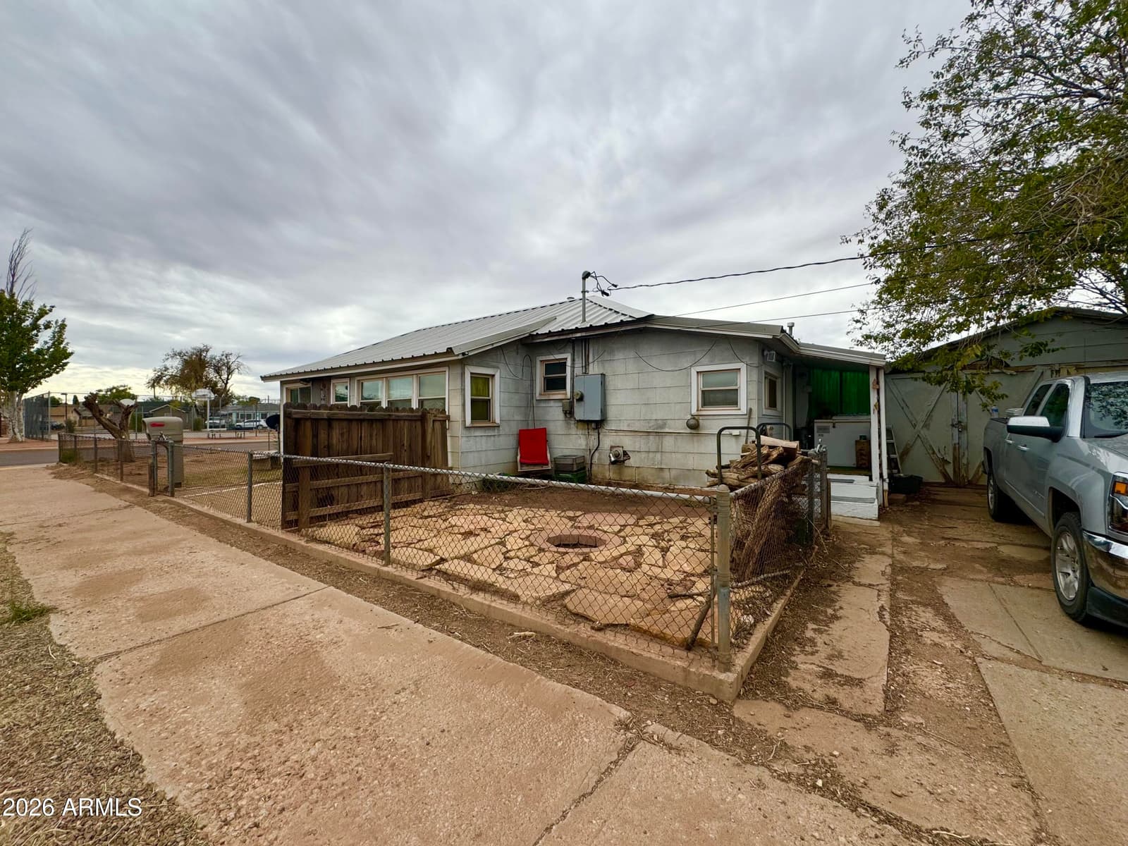 901 N PRAIRIE Avenue, Winslow, AZ 86047 — photo 17 of 18