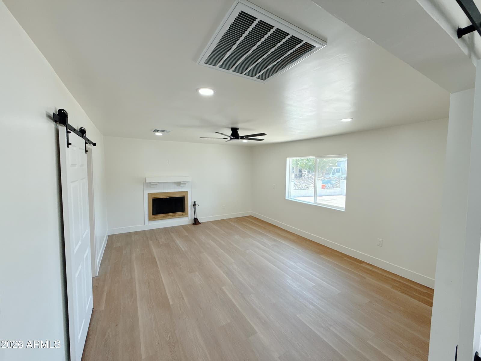 4424 W FLOWER Street, Phoenix, AZ 85031 — photo 6 of 35