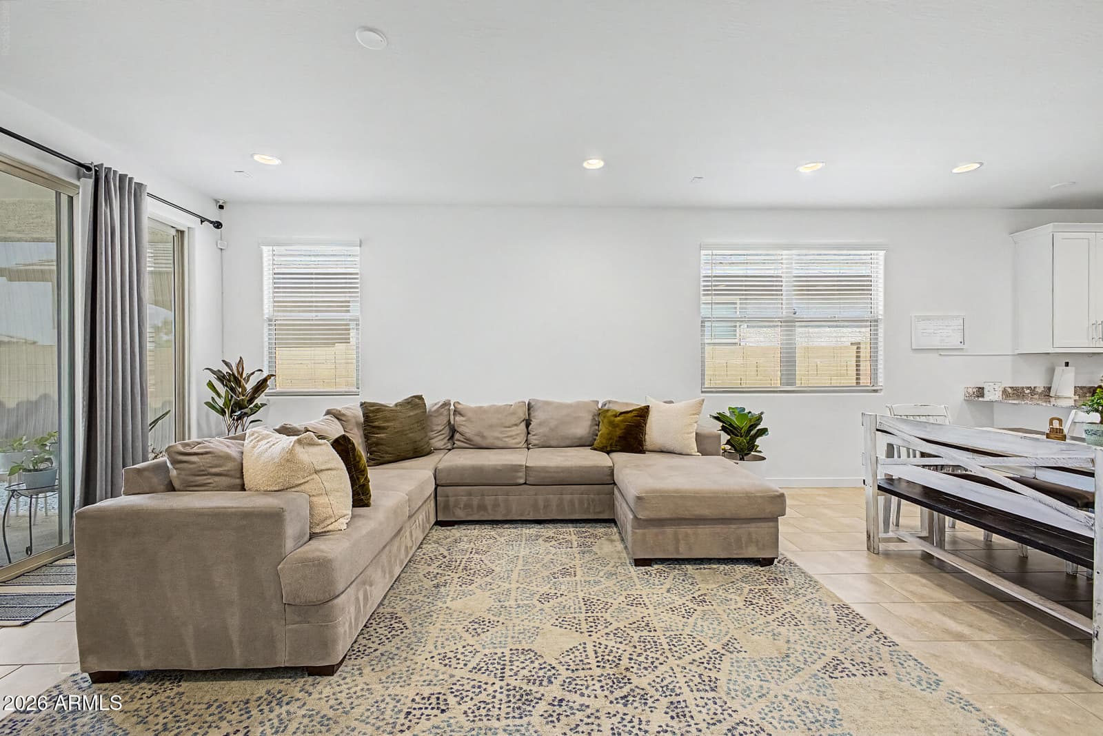 2516 W Hidalgo Avenue, Phoenix, AZ 85041 — photo 4 of 28