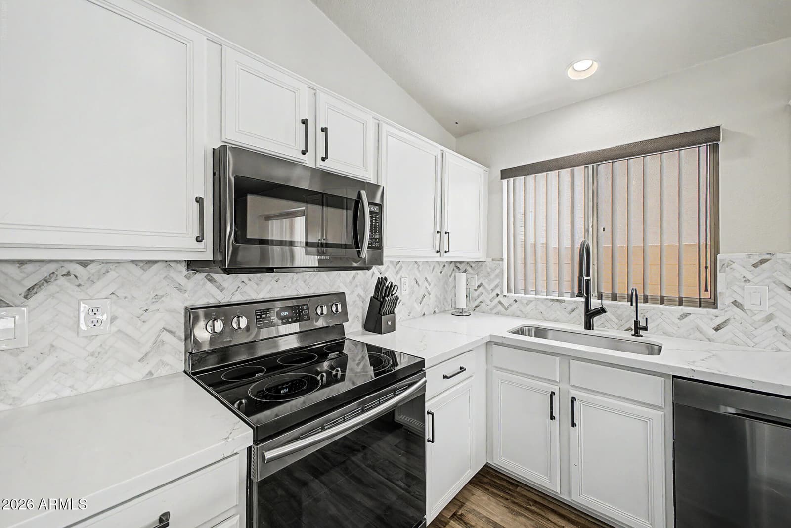 4327 E Tether Trail, Phoenix, AZ 85050 — photo 14 of 39