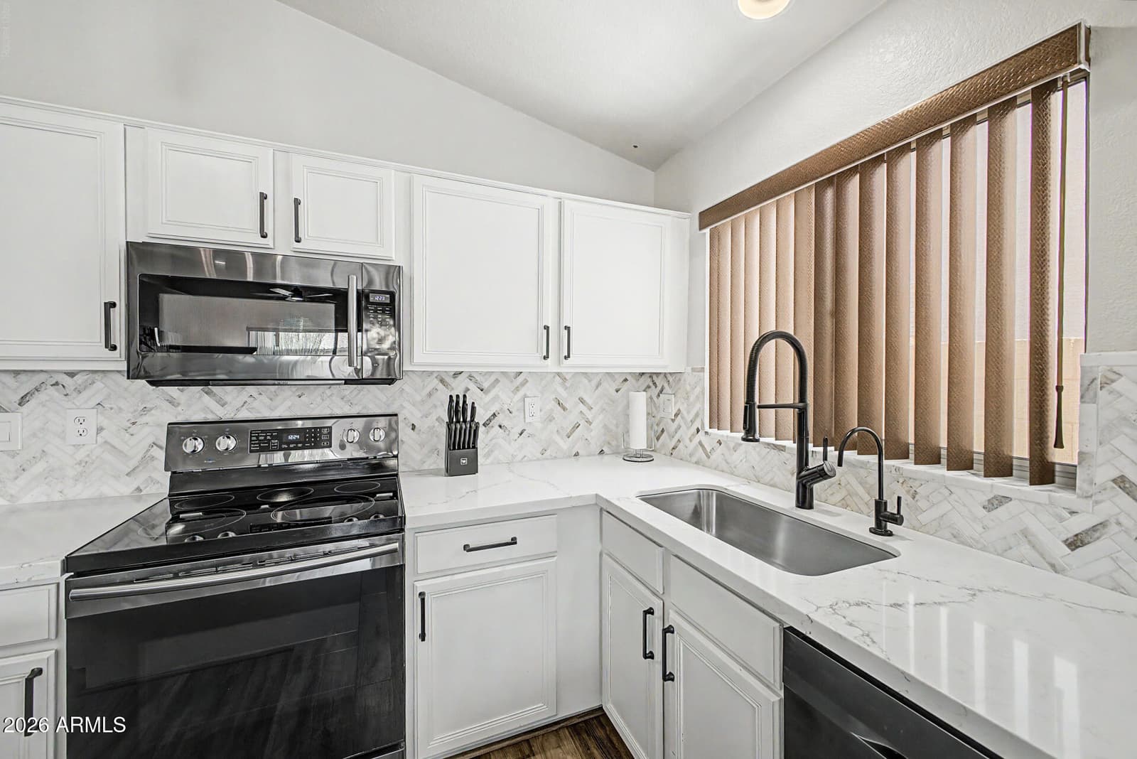 4327 E Tether Trail, Phoenix, AZ 85050 — photo 15 of 39