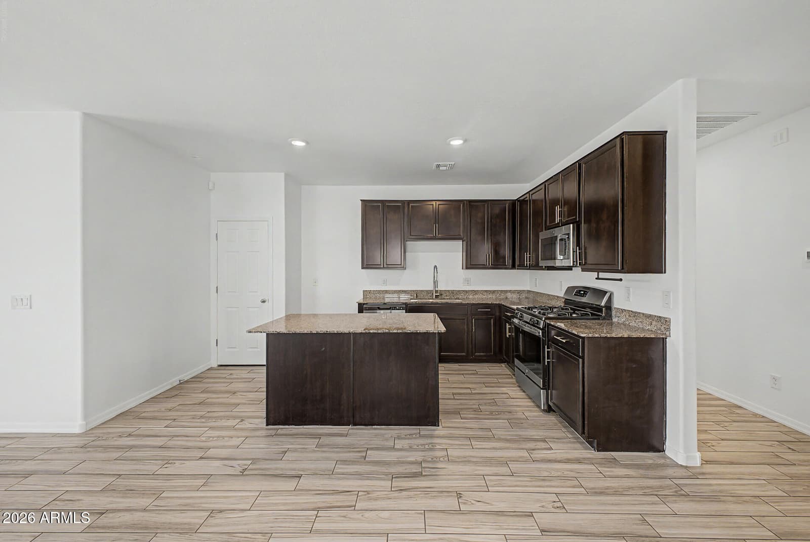 7119 N 127TH Drive, Glendale, AZ 85307 — photo 11 of 32