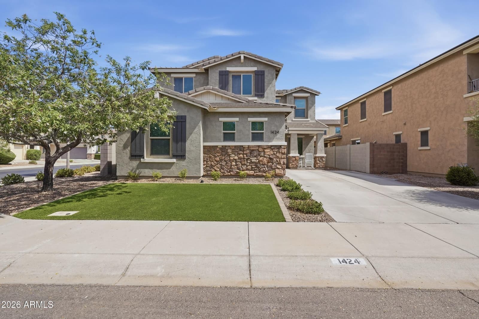1424 E GOLDCREST Street, Gilbert, AZ 85297 — photo 1 of 36