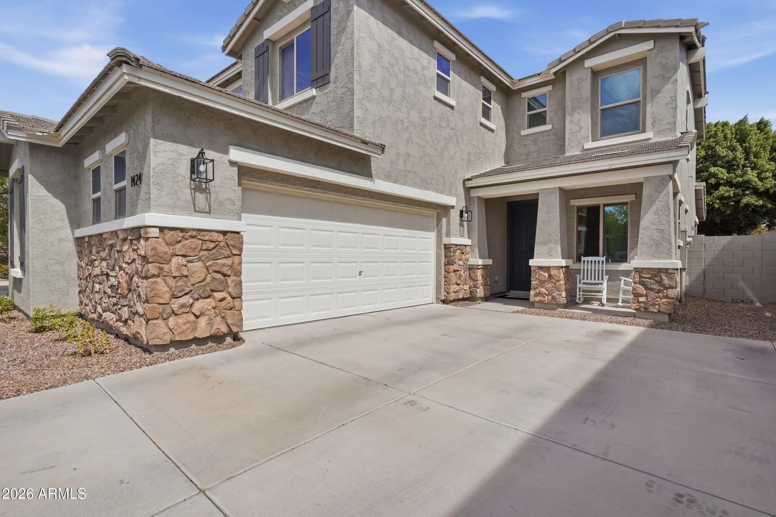 1424 E GOLDCREST Street, Gilbert, AZ 85297 — photo 3 of 36