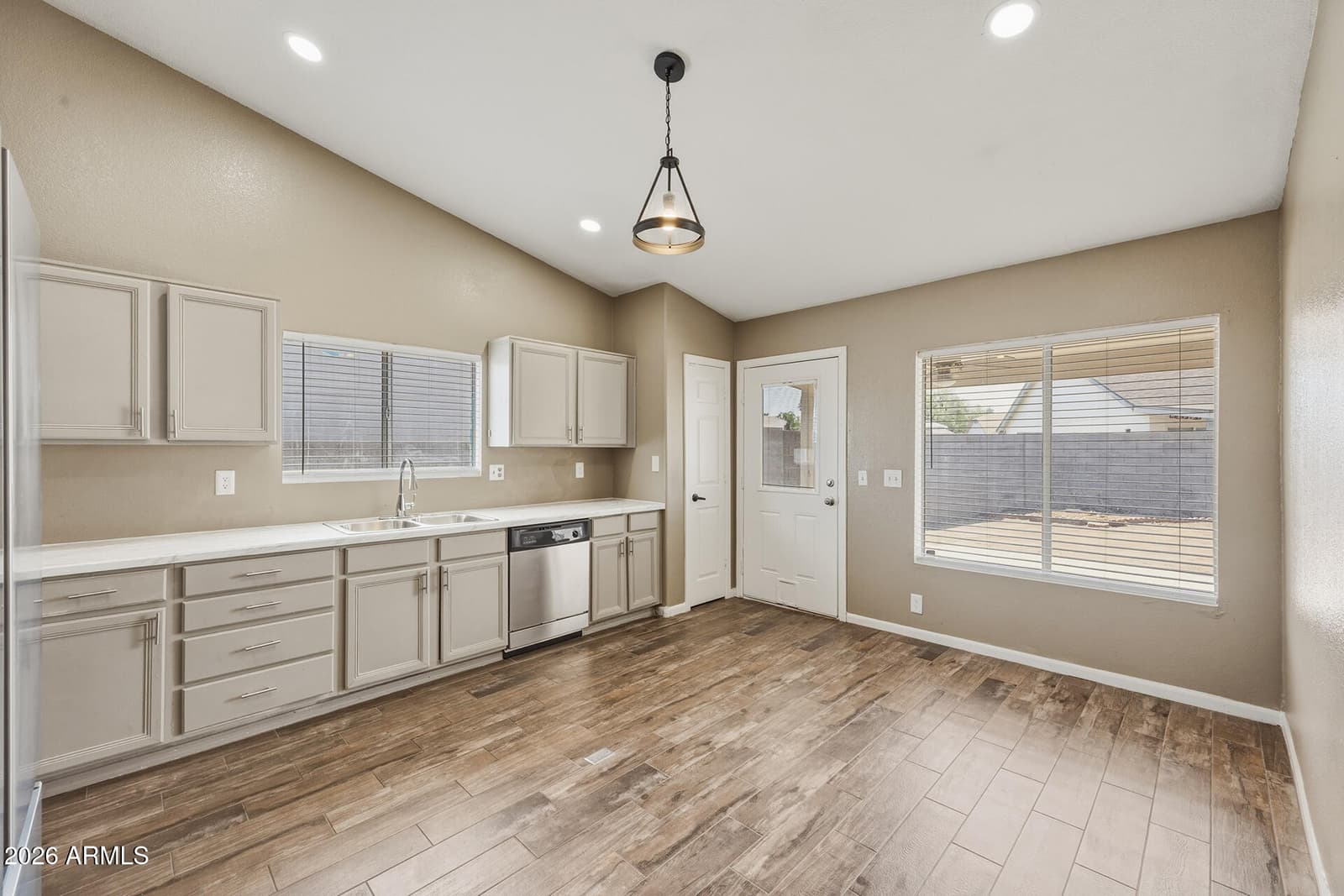 10243 W READE Avenue, Glendale, AZ 85307 — photo 7 of 24