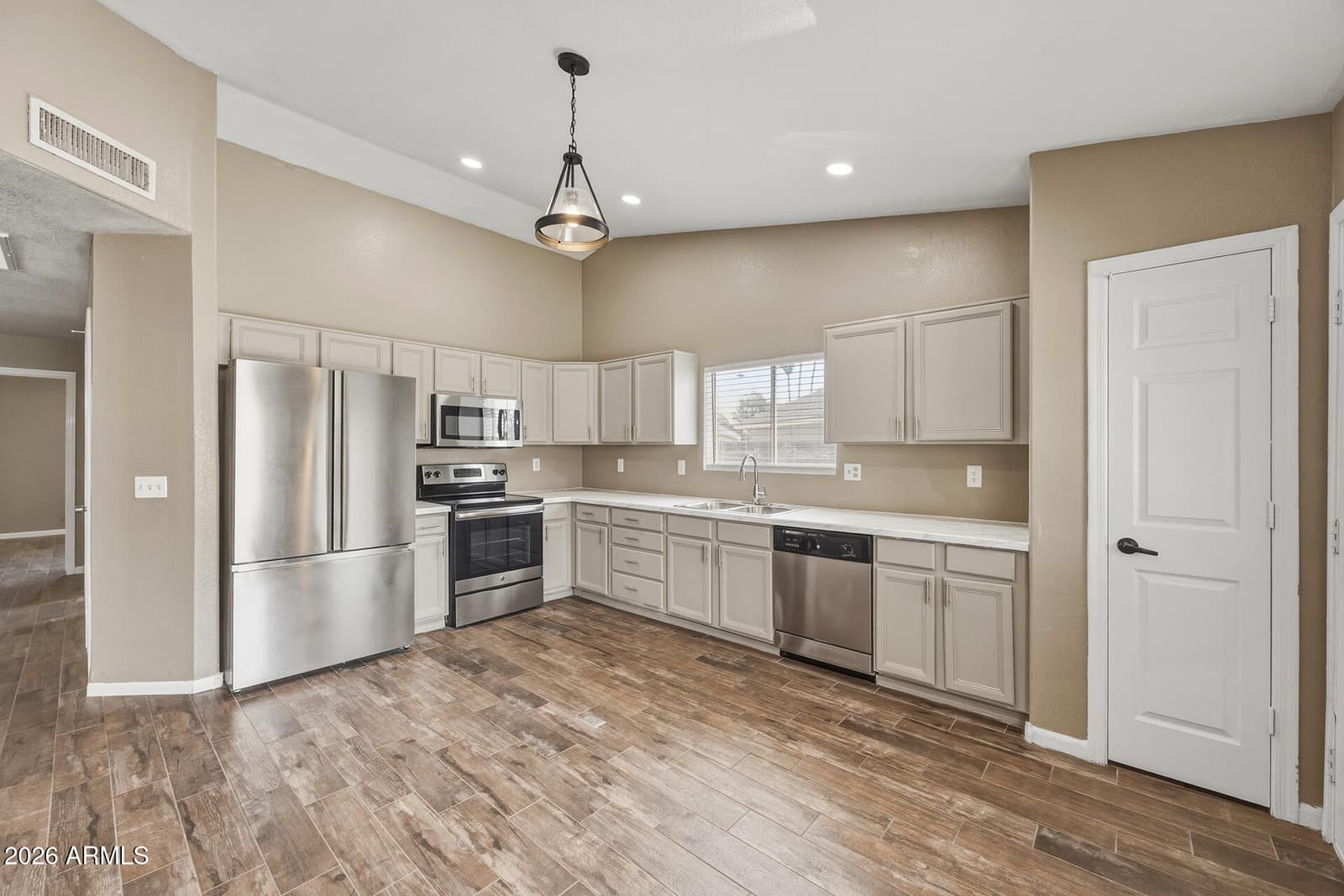 10243 W READE Avenue, Glendale, AZ 85307 — photo 9 of 24