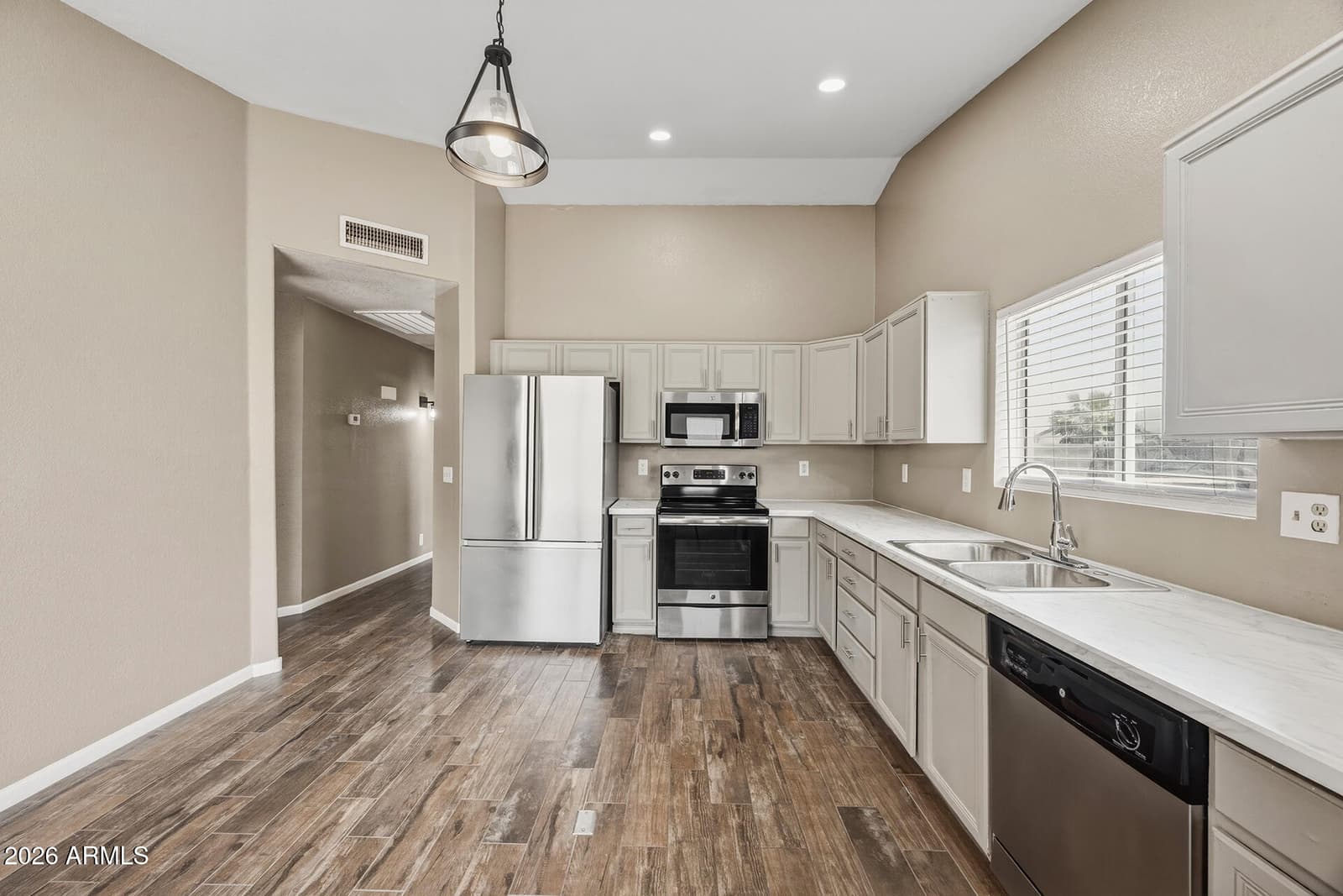 10243 W READE Avenue, Glendale, AZ 85307 — photo 10 of 24