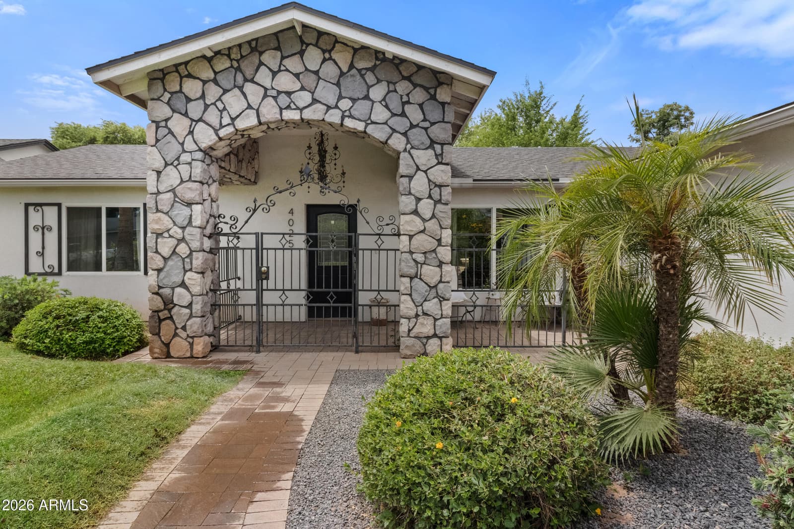 4025 E OSBORN Road, Phoenix, AZ 85018 — photo 5 of 44