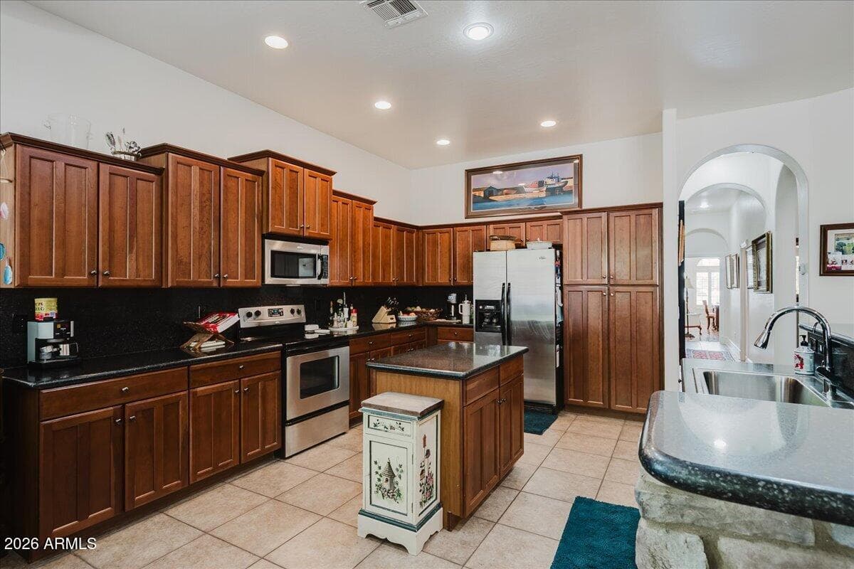 6583 S TERESA Drive, Chandler, AZ 85249 — photo 10 of 33