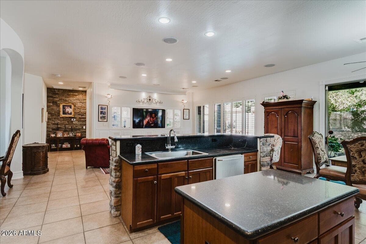 6583 S TERESA Drive, Chandler, AZ 85249 — photo 12 of 33