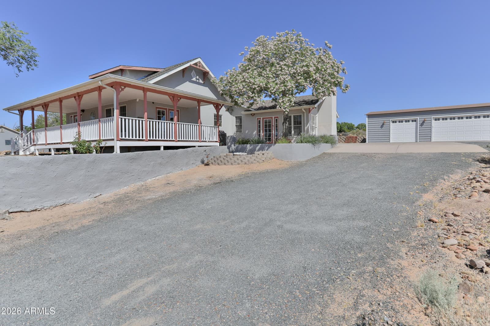 102 CRESTVIEW Road, Holbrook, AZ 86025 — photo 1 of 91