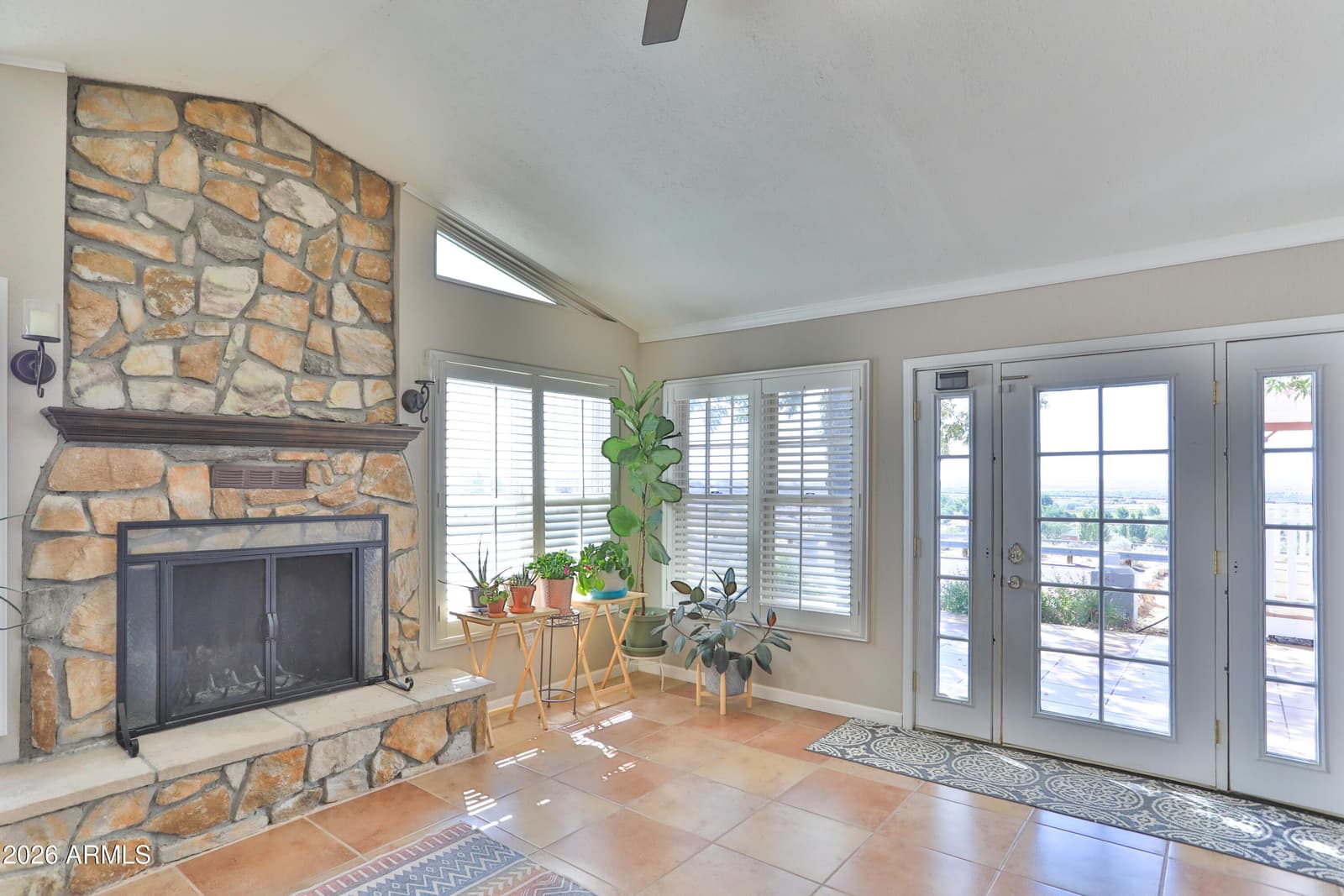 102 CRESTVIEW Road, Holbrook, AZ 86025 — photo 8 of 91
