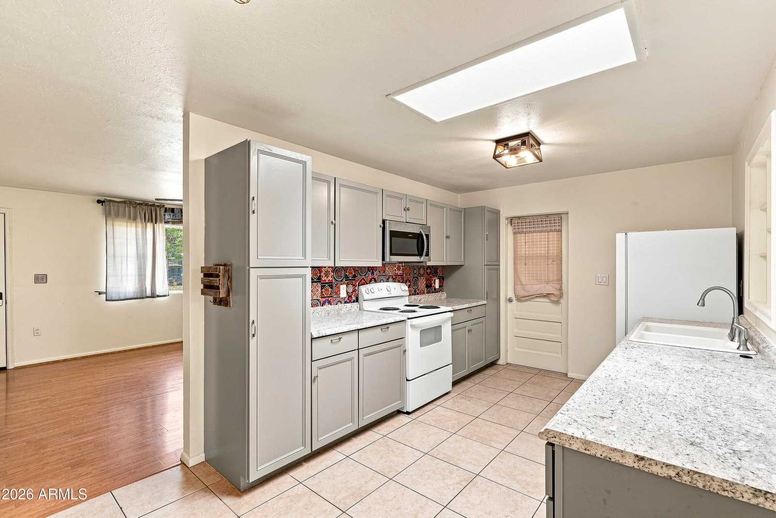 34 W KAYETAN Drive, Sierra Vista, AZ 85635 — photo 10 of 44