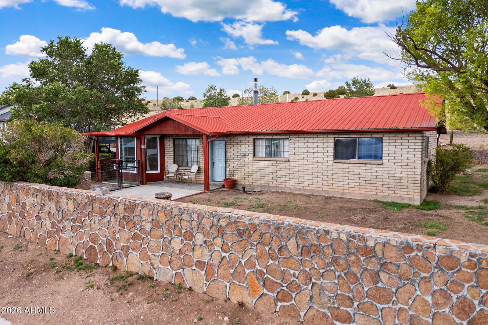 685 N ALTA VISTA Drive, Eagar, AZ 85925 — photo 2 of 35