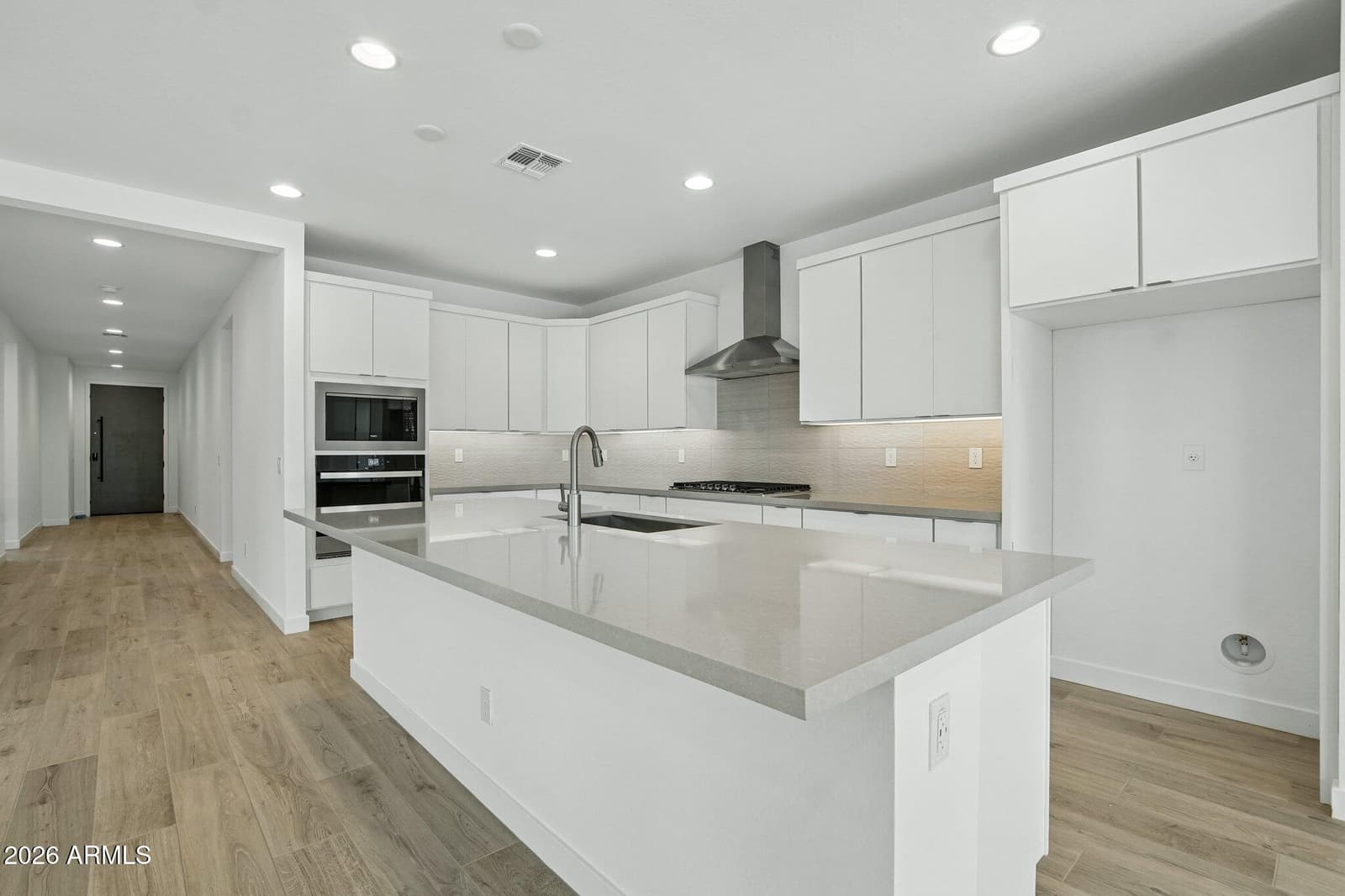 7945 W LOMA Lane, Peoria, AZ 85345 — photo 12 of 35