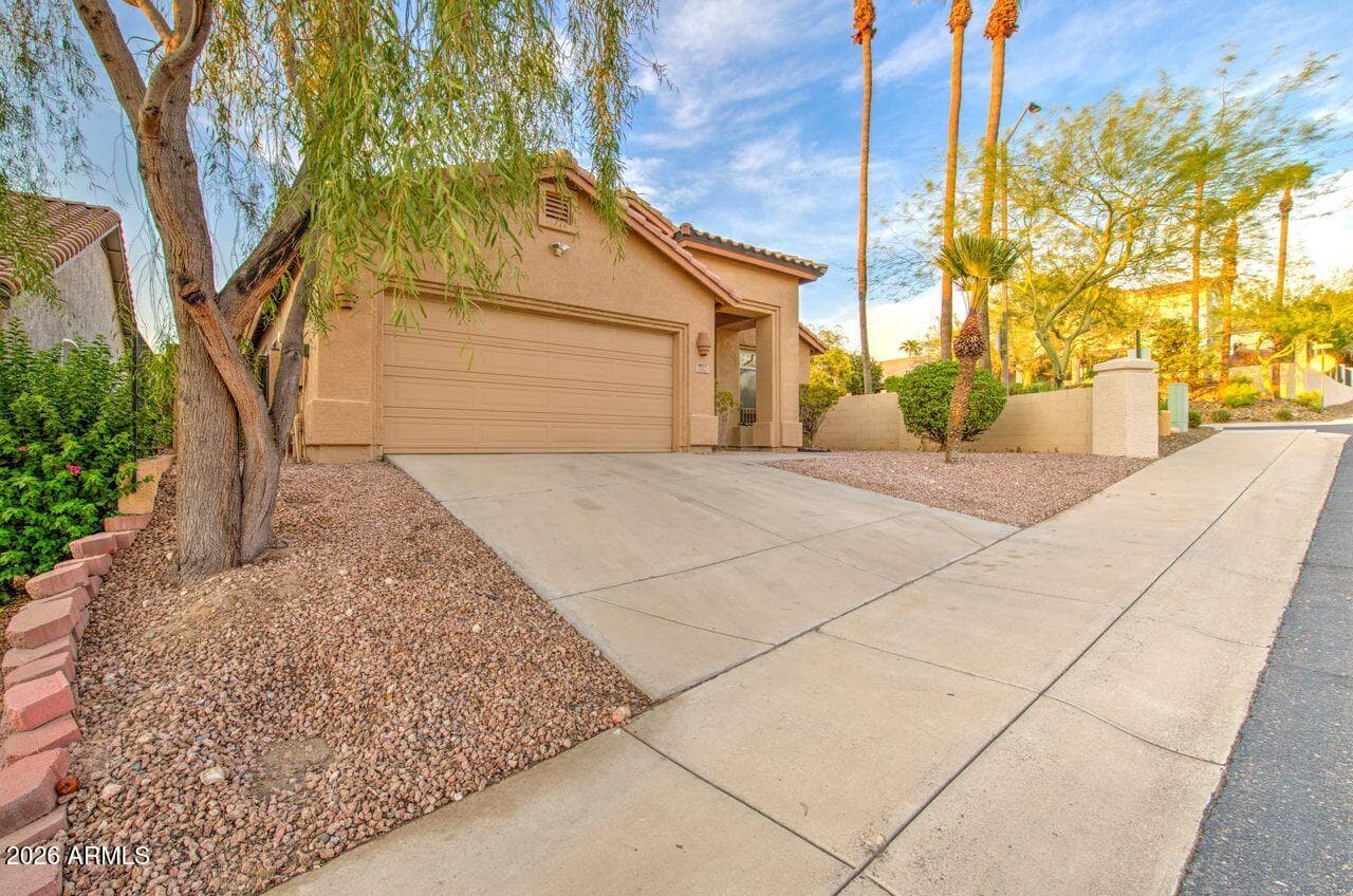1250 E Captain Dreyfus Avenue, Phoenix, AZ 85022 — photo 1 of 46