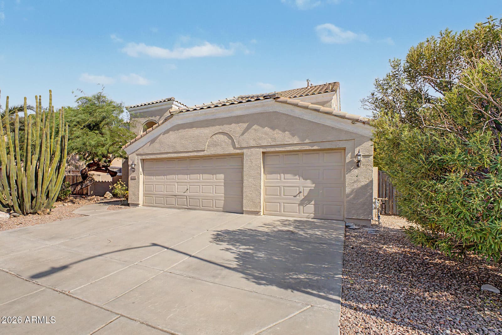 5267 W ANGELA Drive, Glendale, AZ 85308 — photo 4 of 60