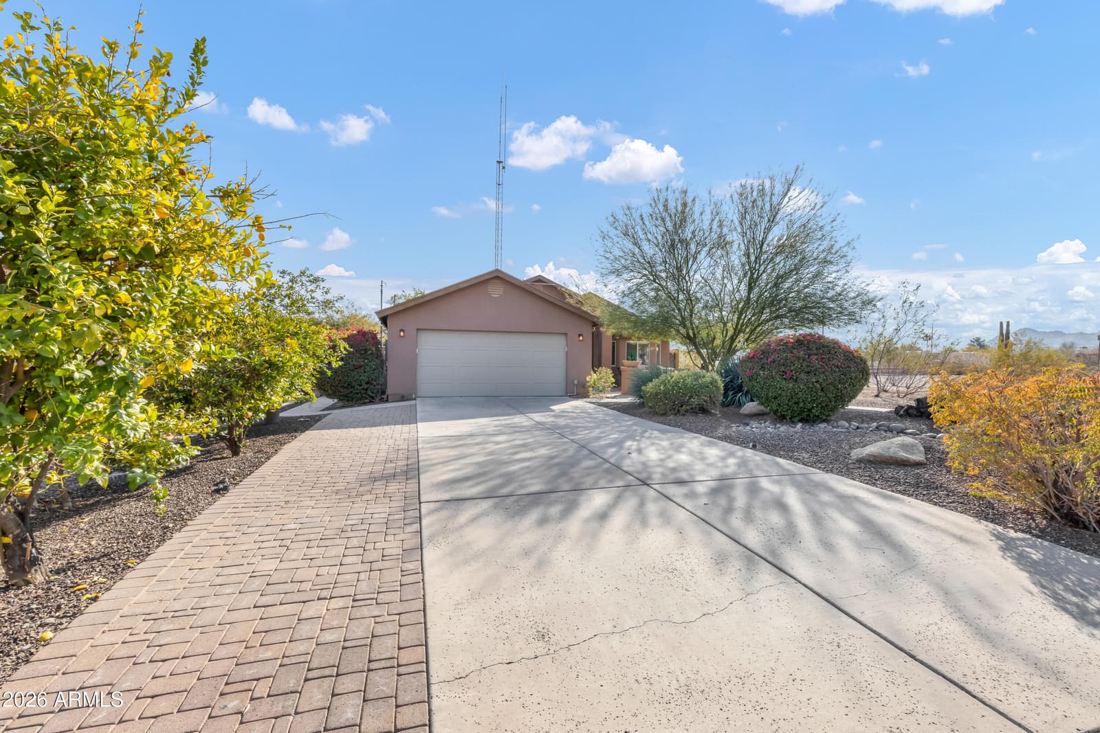1329 E MESCAL Street, Phoenix, AZ 85020 — photo 2 of 35