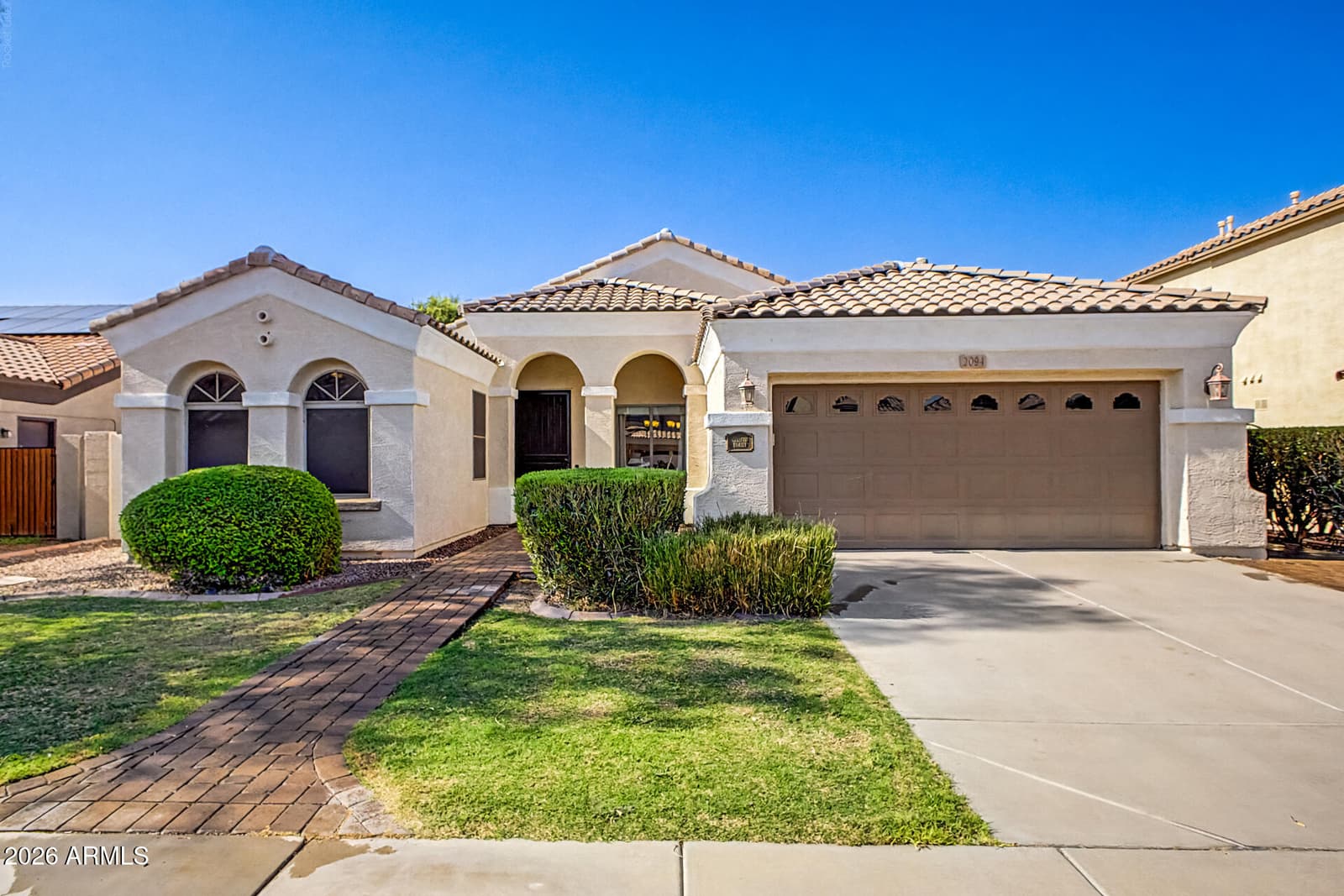 2094 E EBONY Drive, Chandler, AZ 85286 — photo 1 of 43