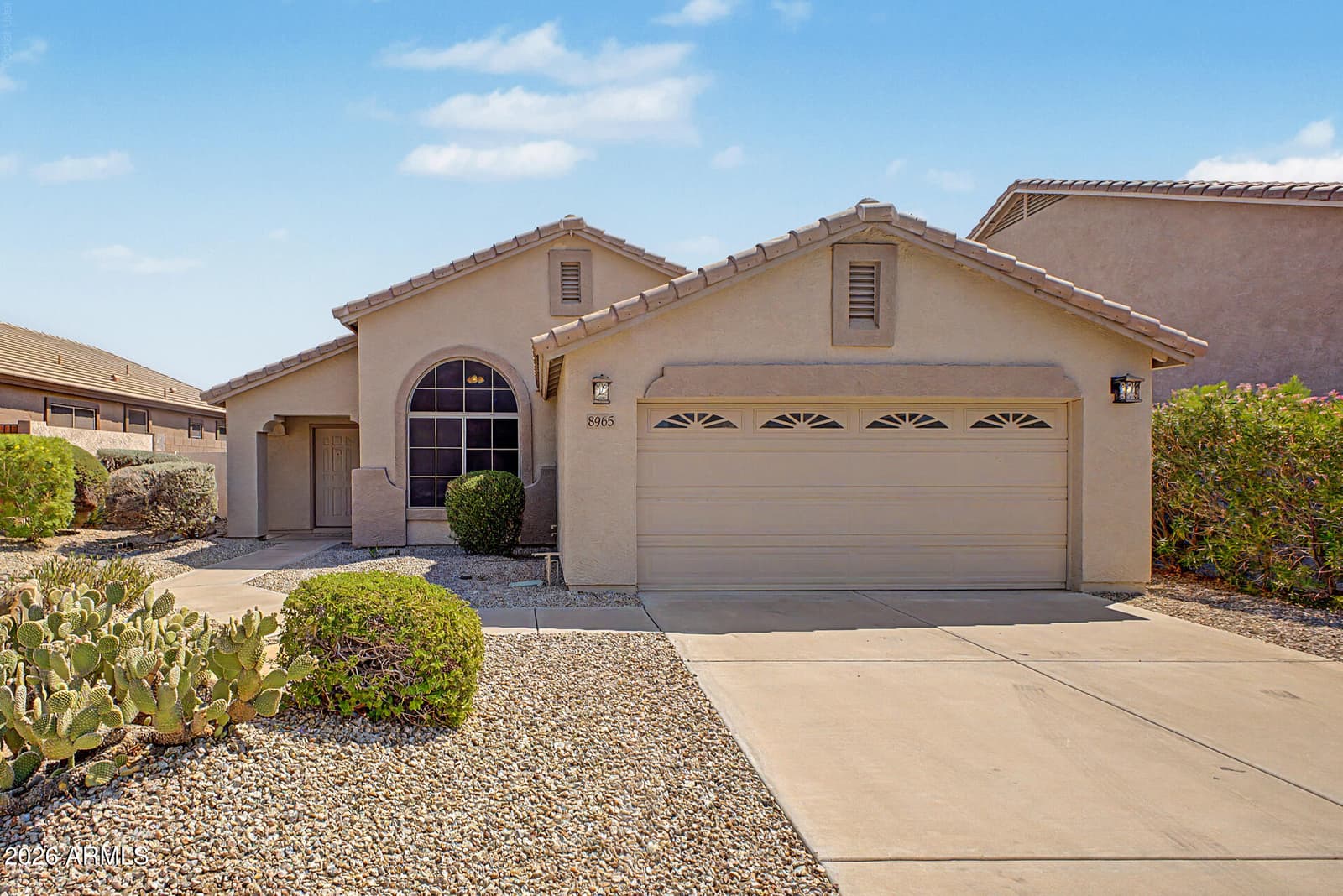 8965 E HILLVIEW Street, Mesa, AZ 85207 — photo 2 of 34