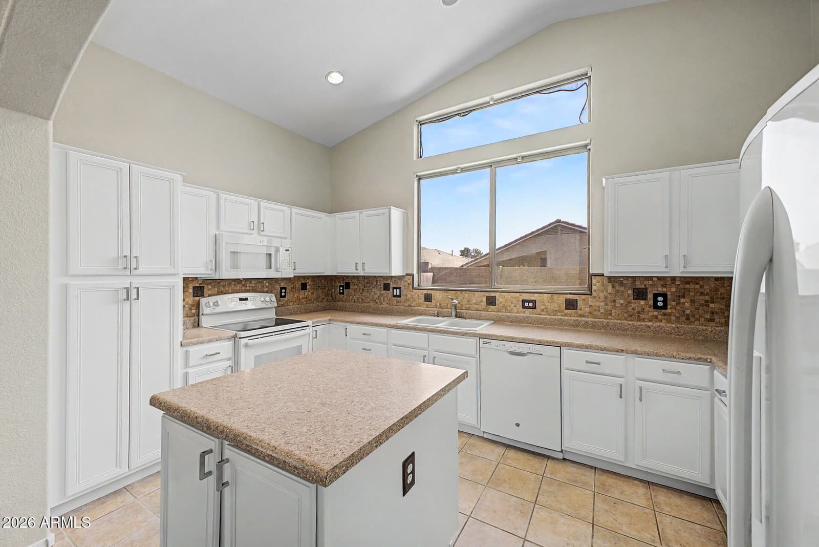 8965 E HILLVIEW Street, Mesa, AZ 85207 — photo 17 of 34