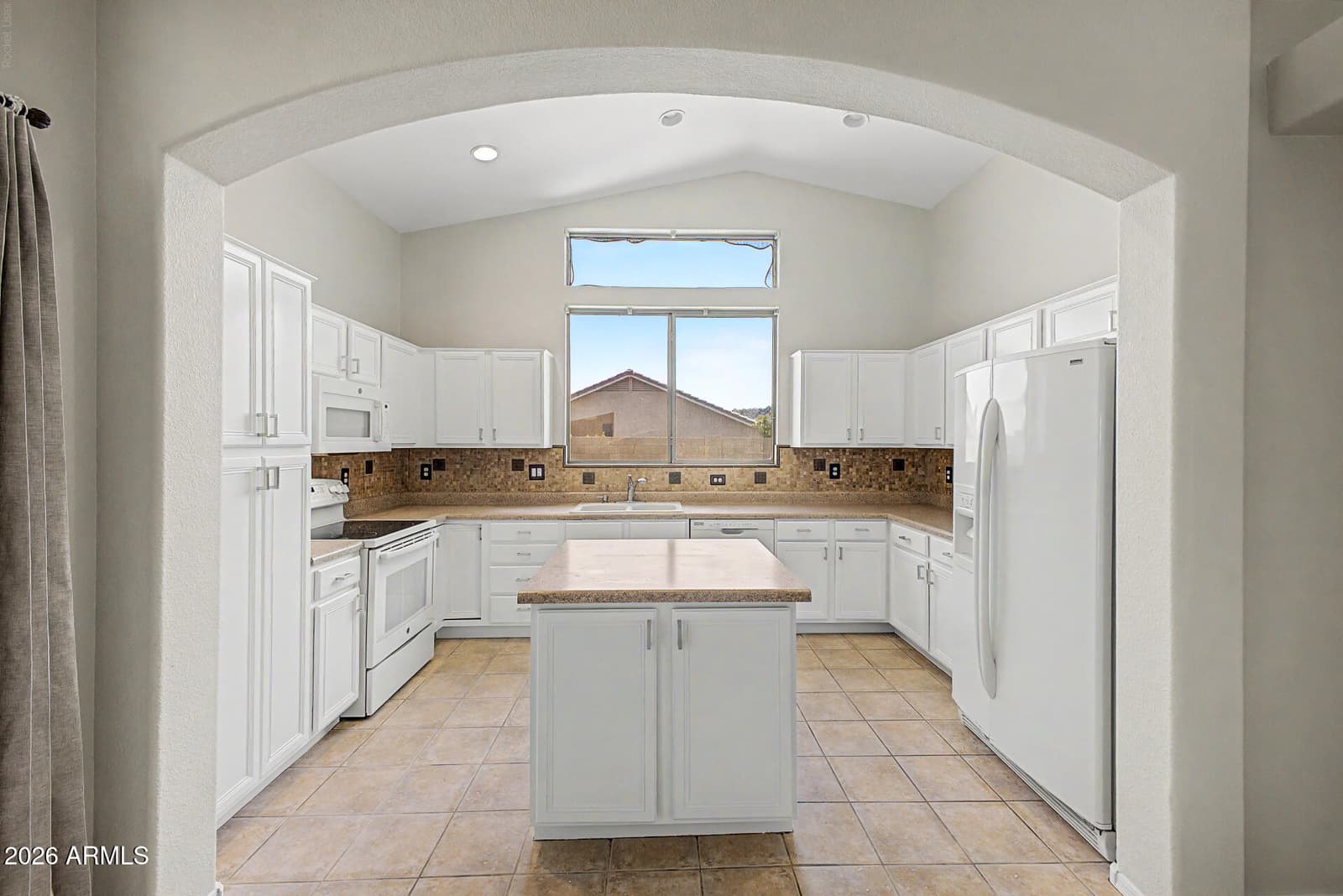 8965 E HILLVIEW Street, Mesa, AZ 85207 — photo 18 of 34
