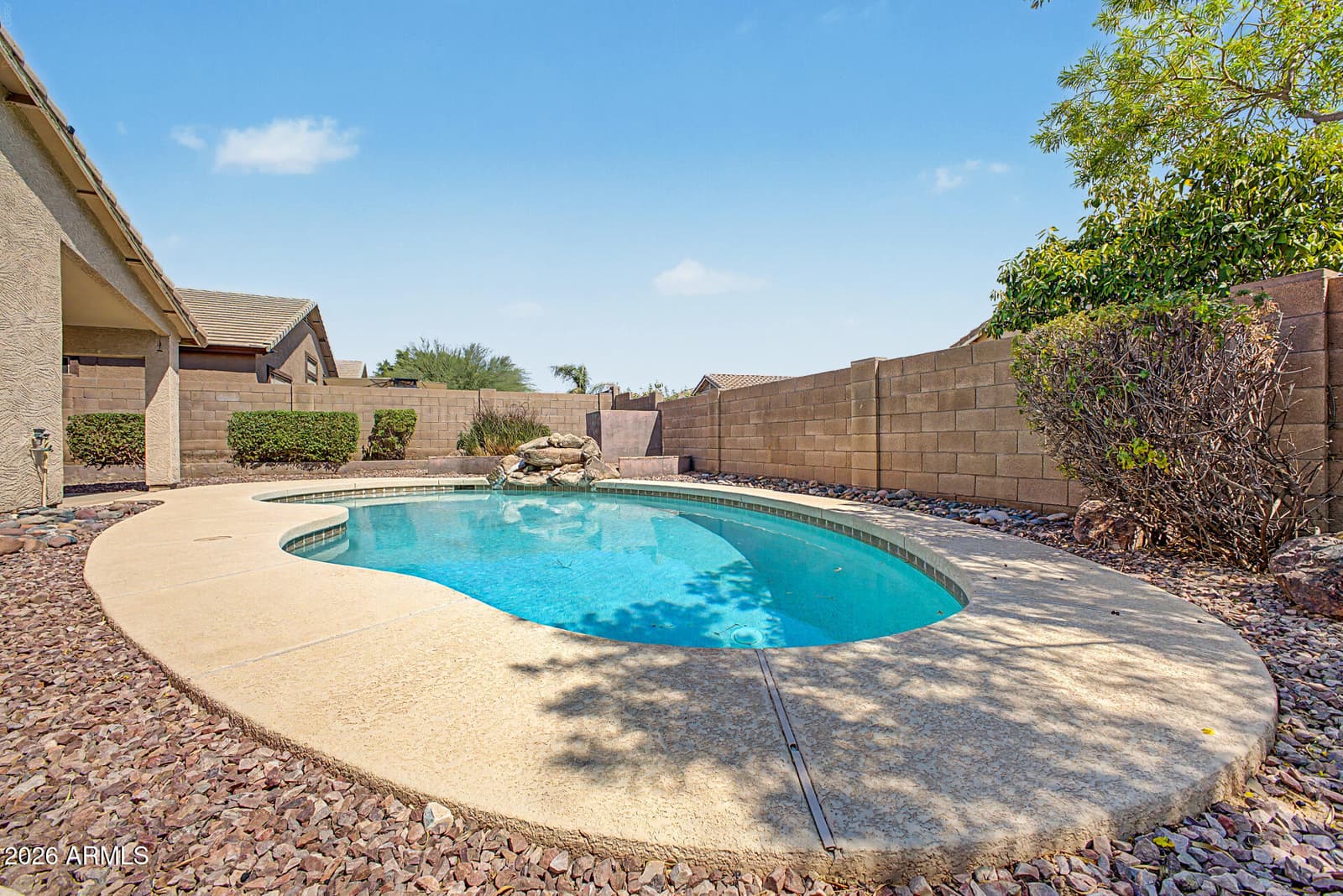 8965 E HILLVIEW Street, Mesa, AZ 85207 — photo 1 of 34