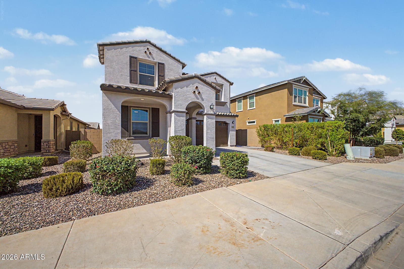 2322 E PALMDALE Lane, Gilbert, AZ 85298 — photo 3 of 40