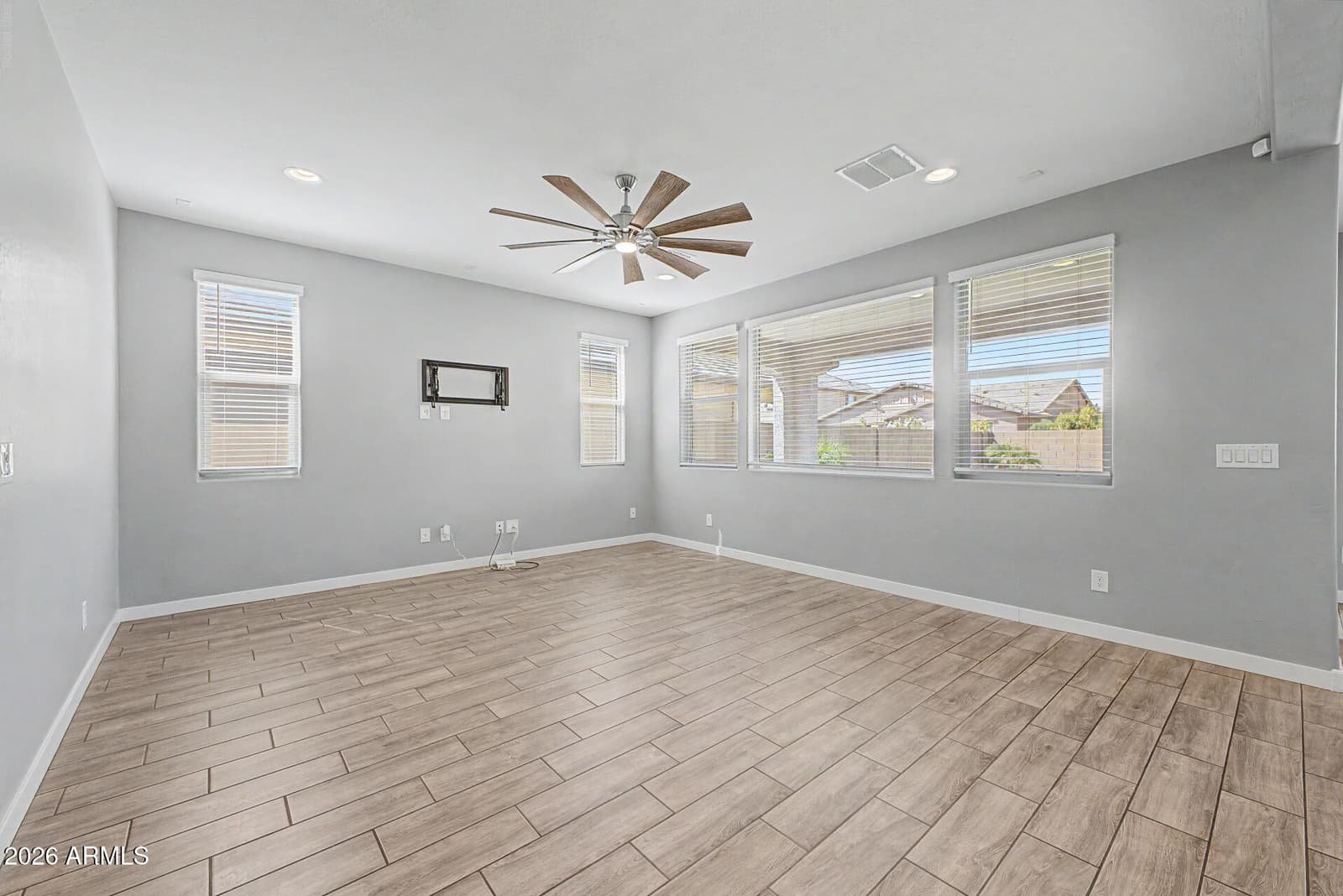 2322 E PALMDALE Lane, Gilbert, AZ 85298 — photo 10 of 40
