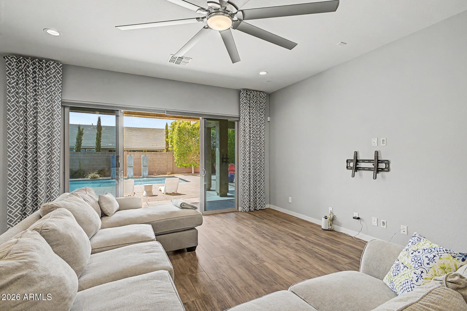 9349 W LOUISE Drive, Peoria, AZ 85383 — photo 13 of 61