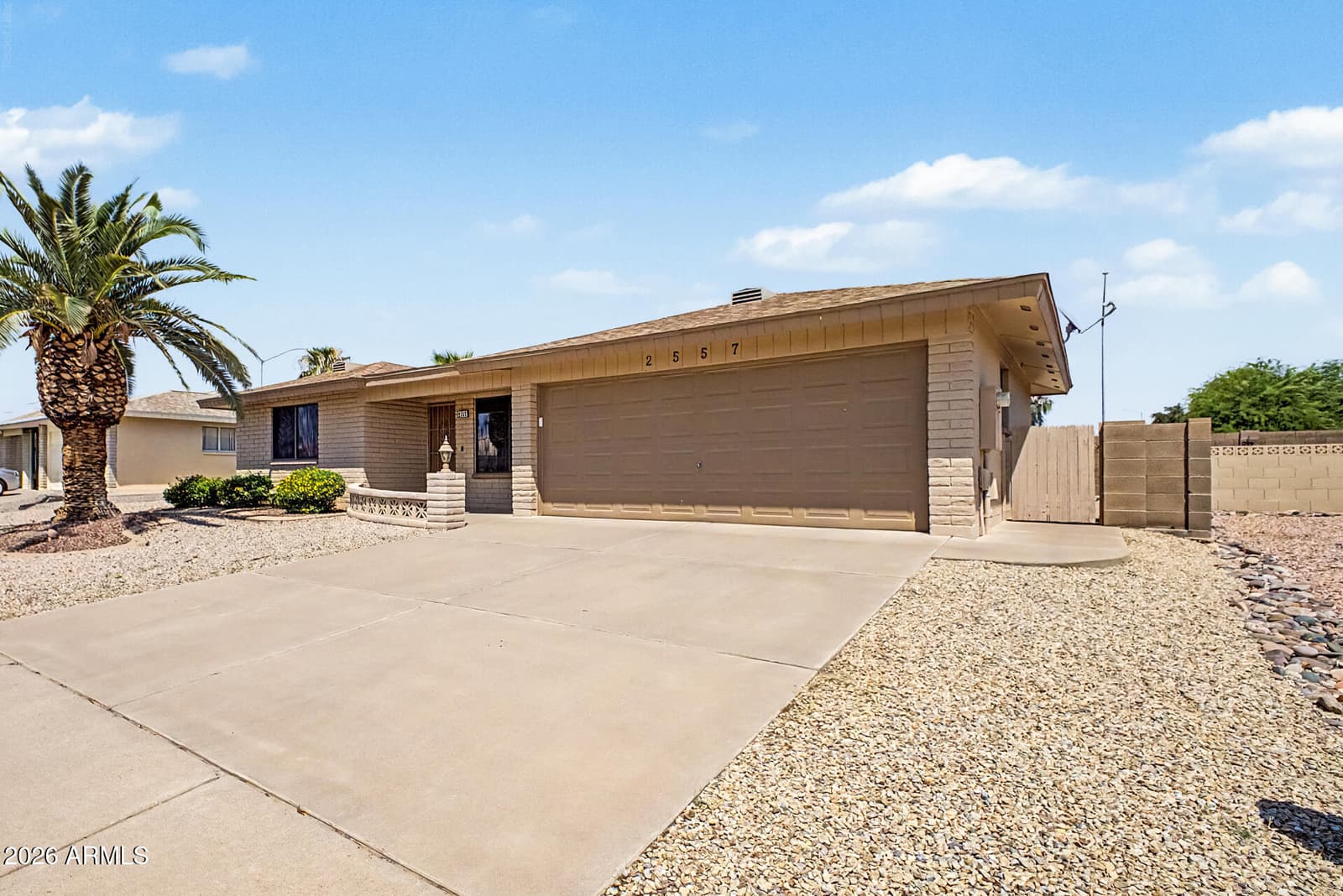 2557 S ZINNIA, Mesa, AZ 85209 — photo 5 of 90